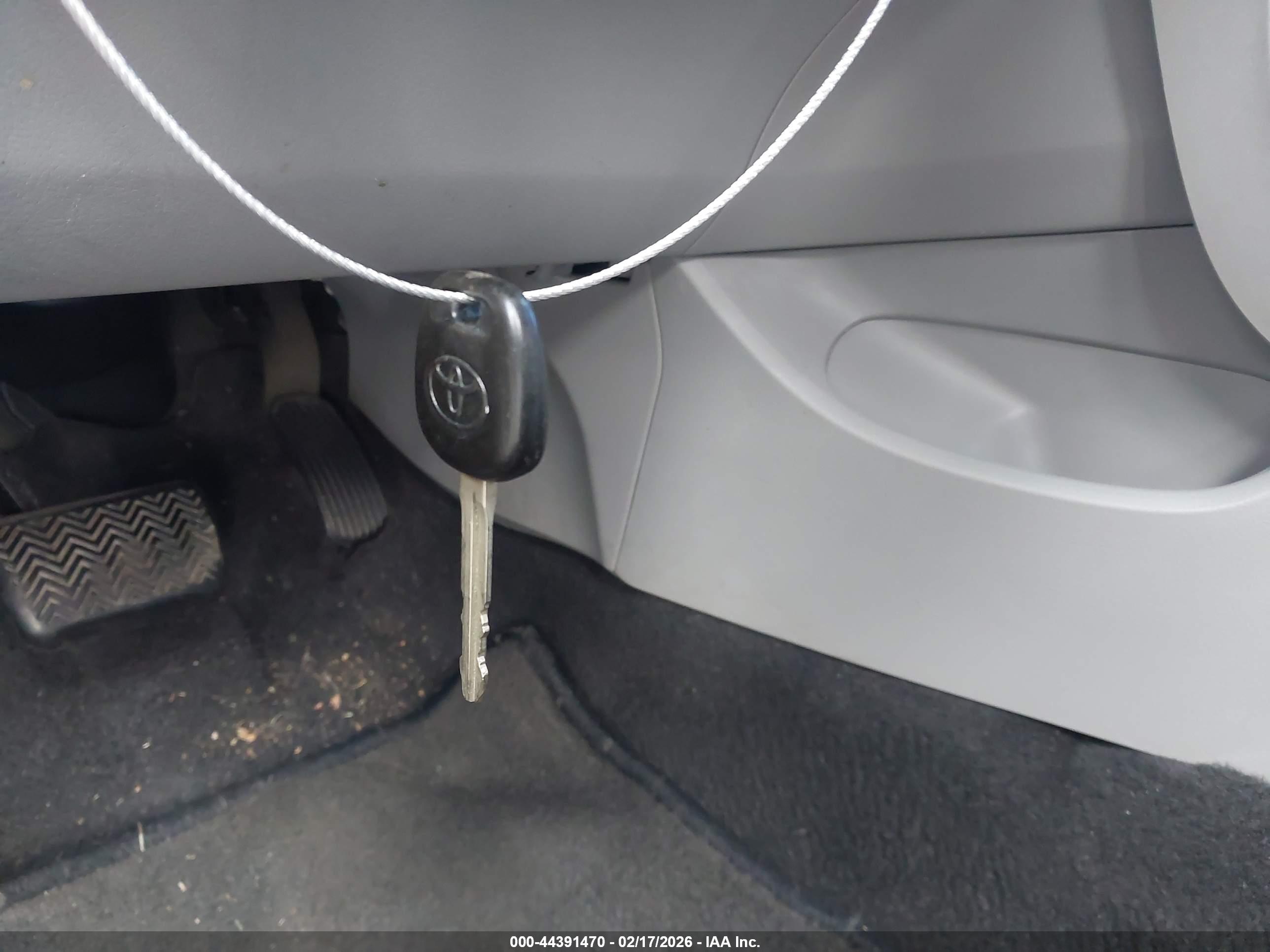 TOYOTA COROLLA image 11