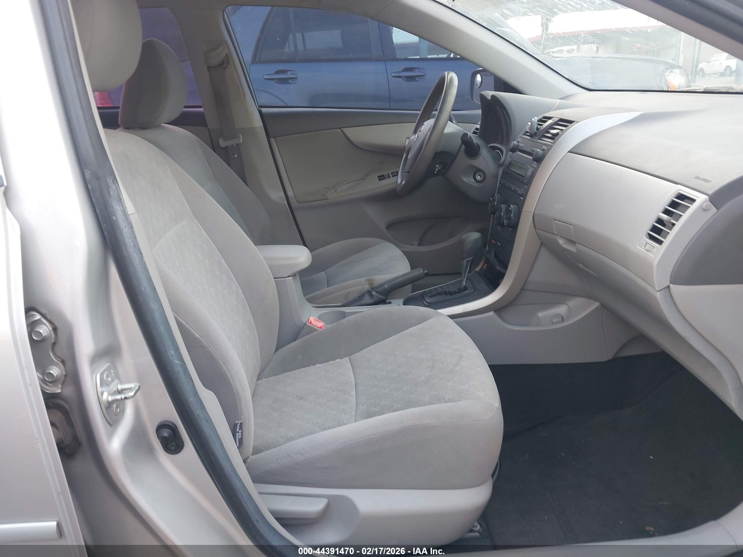 TOYOTA COROLLA image 5