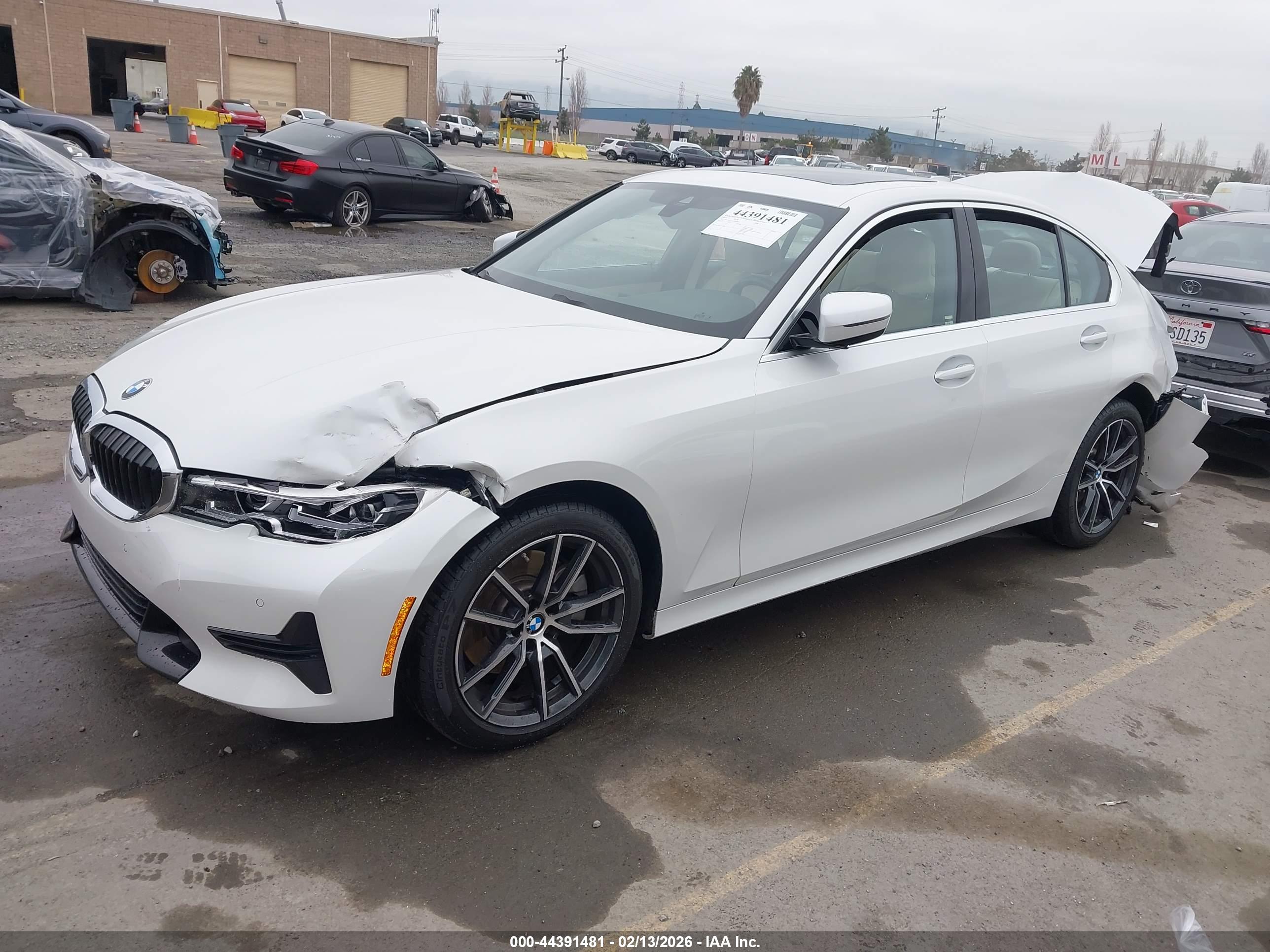 BMW 330I image 2