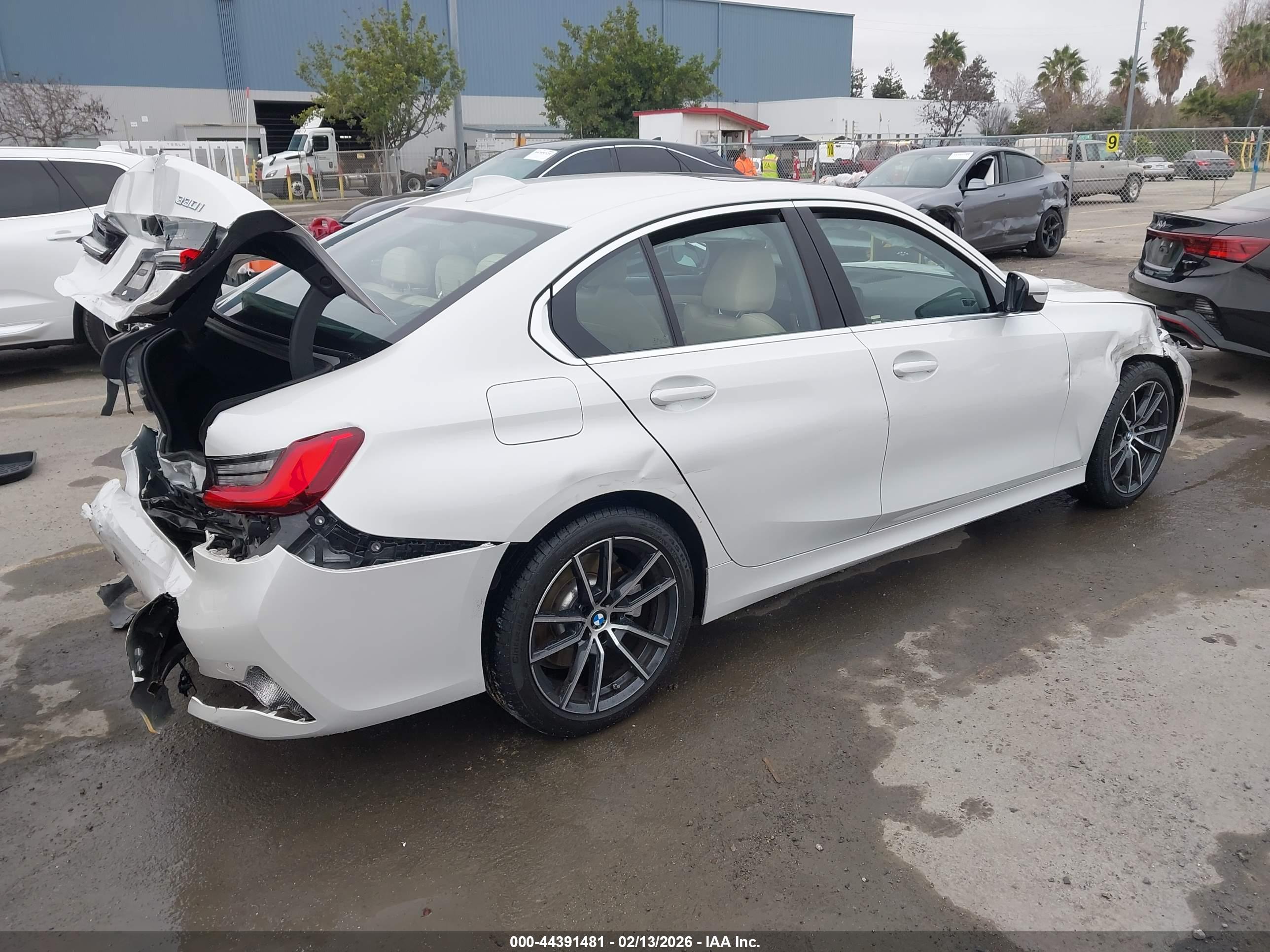 BMW 330I image 4