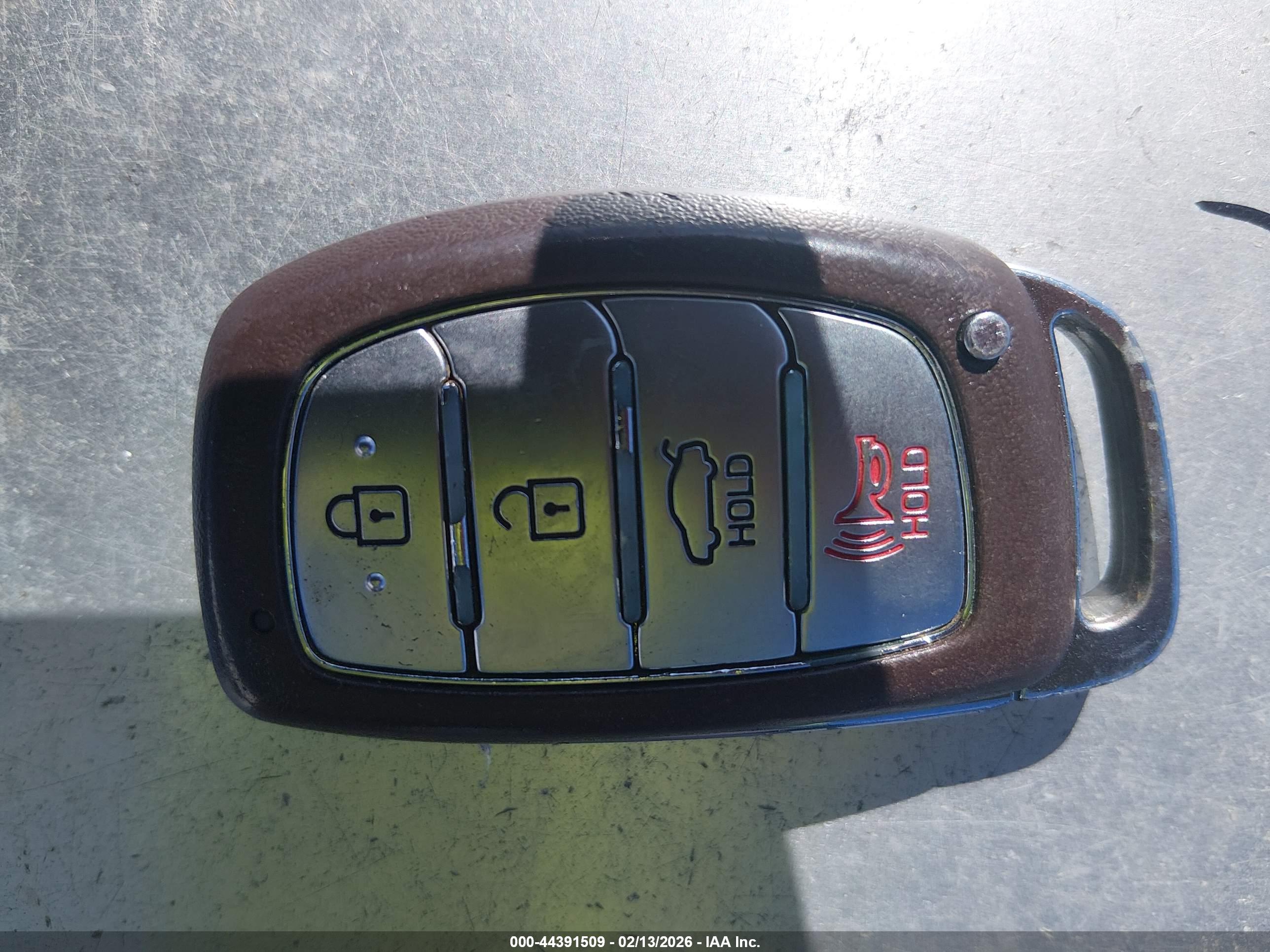 HYUNDAI ELANTRA image 11