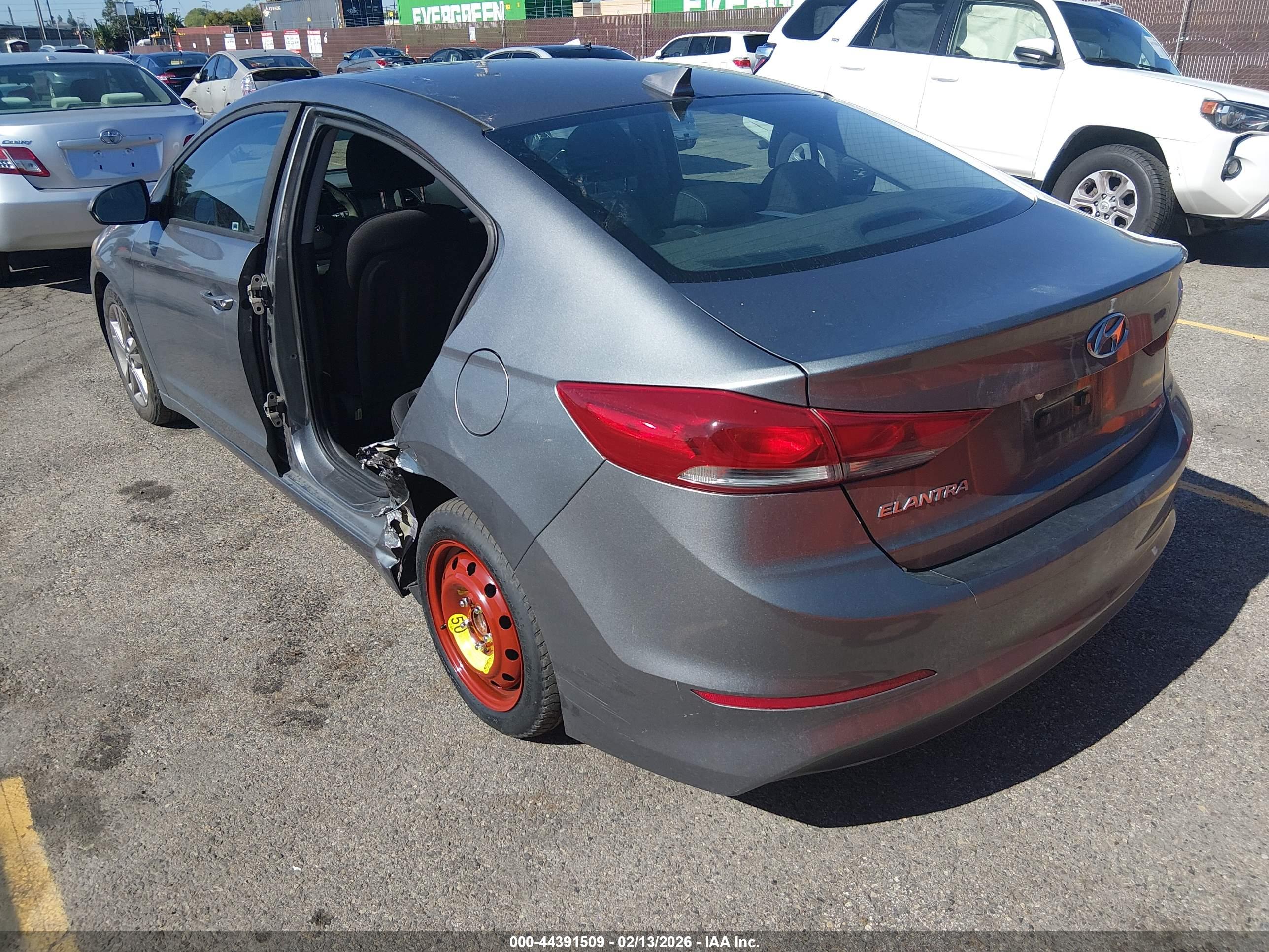 HYUNDAI ELANTRA image 3