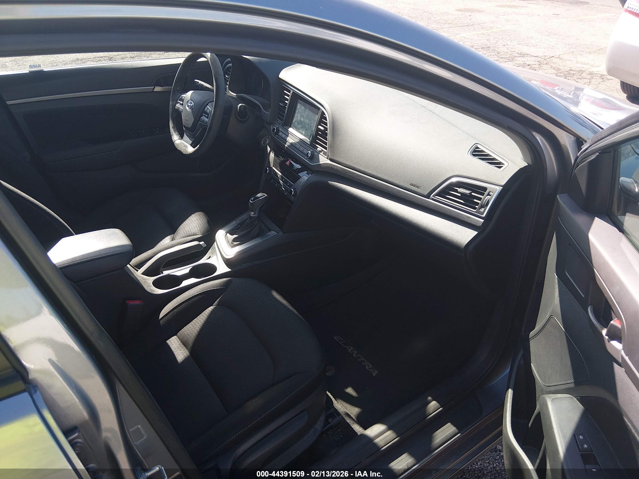 HYUNDAI ELANTRA image 5