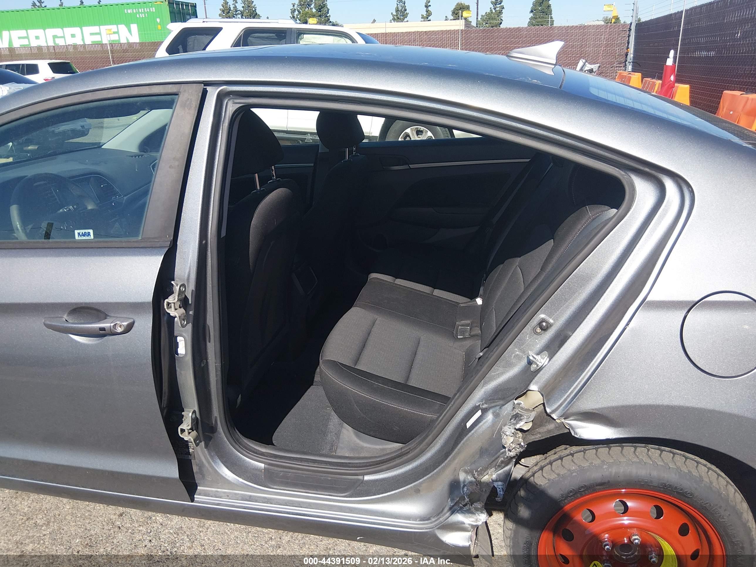 HYUNDAI ELANTRA image 6