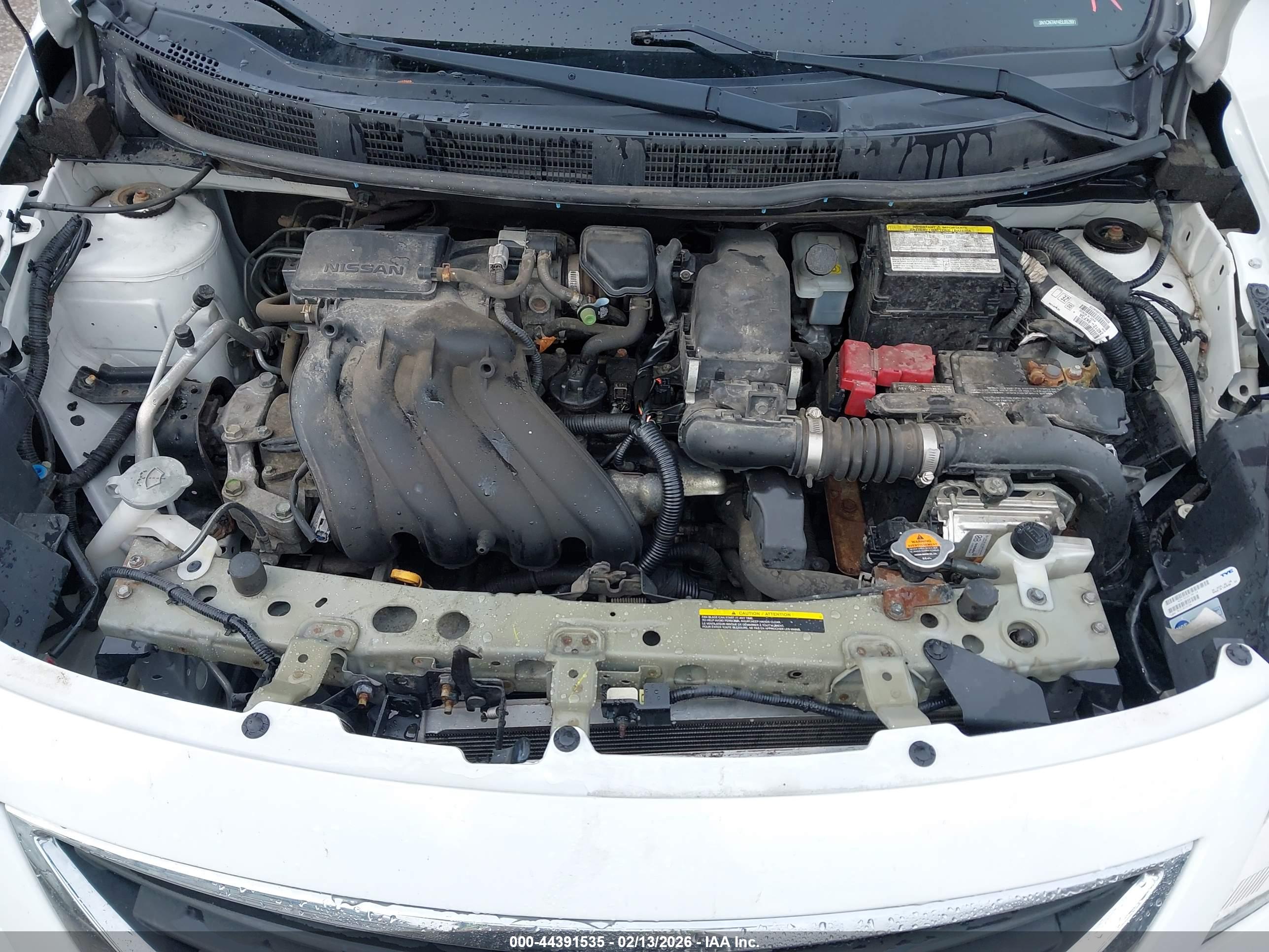 NISSAN VERSA image 10