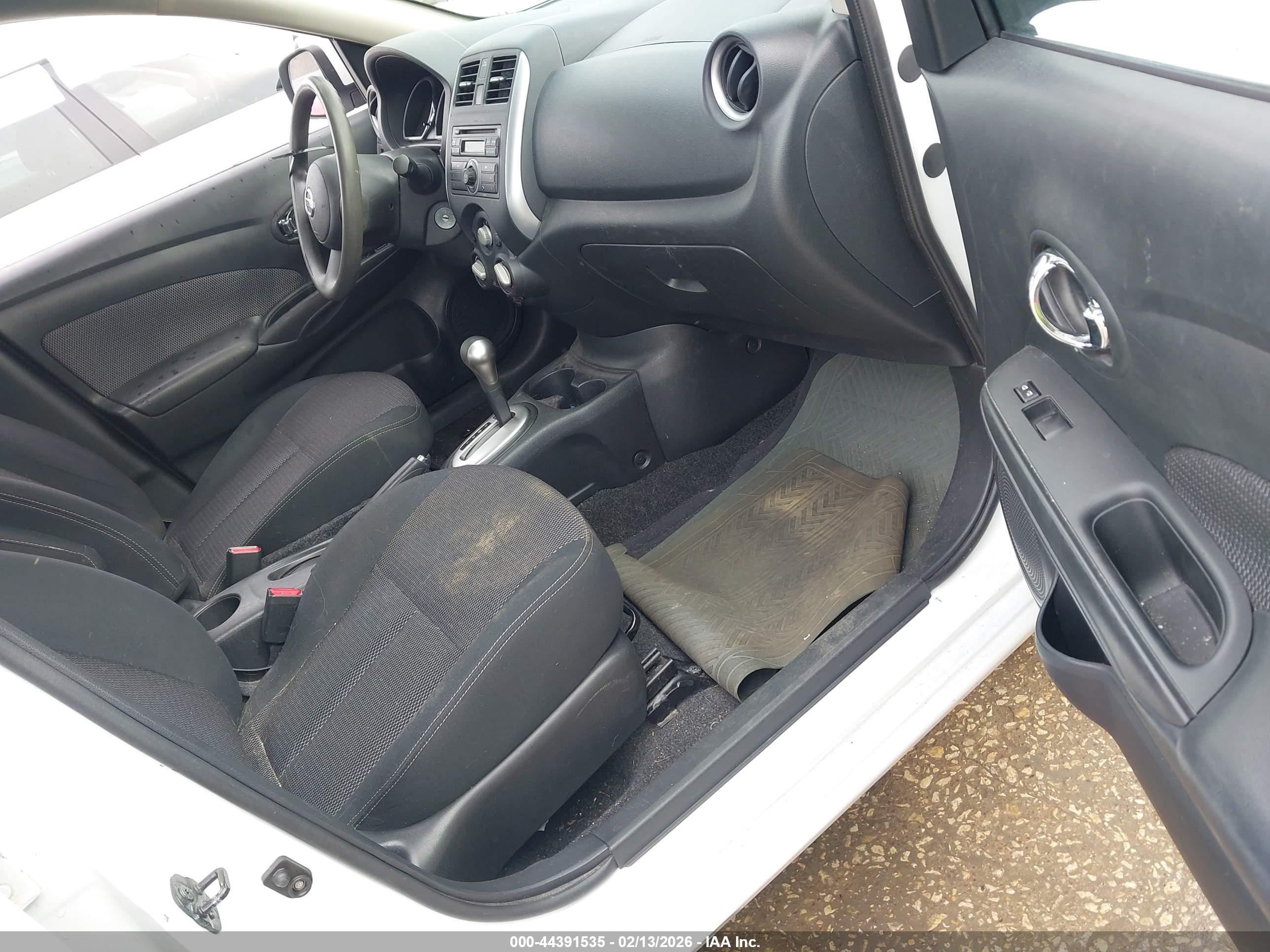 NISSAN VERSA image 5