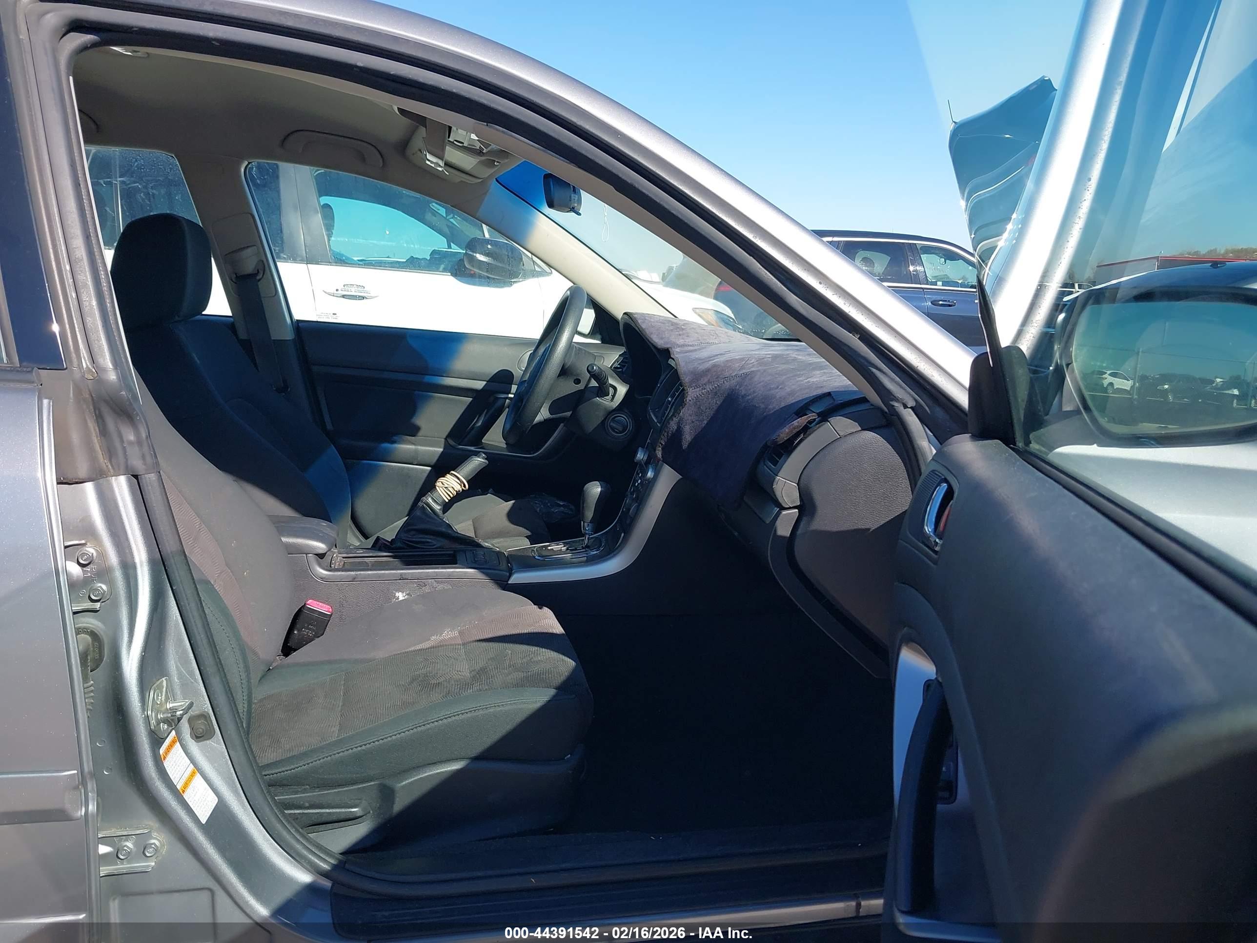 SUBARU OUTBACK image 5