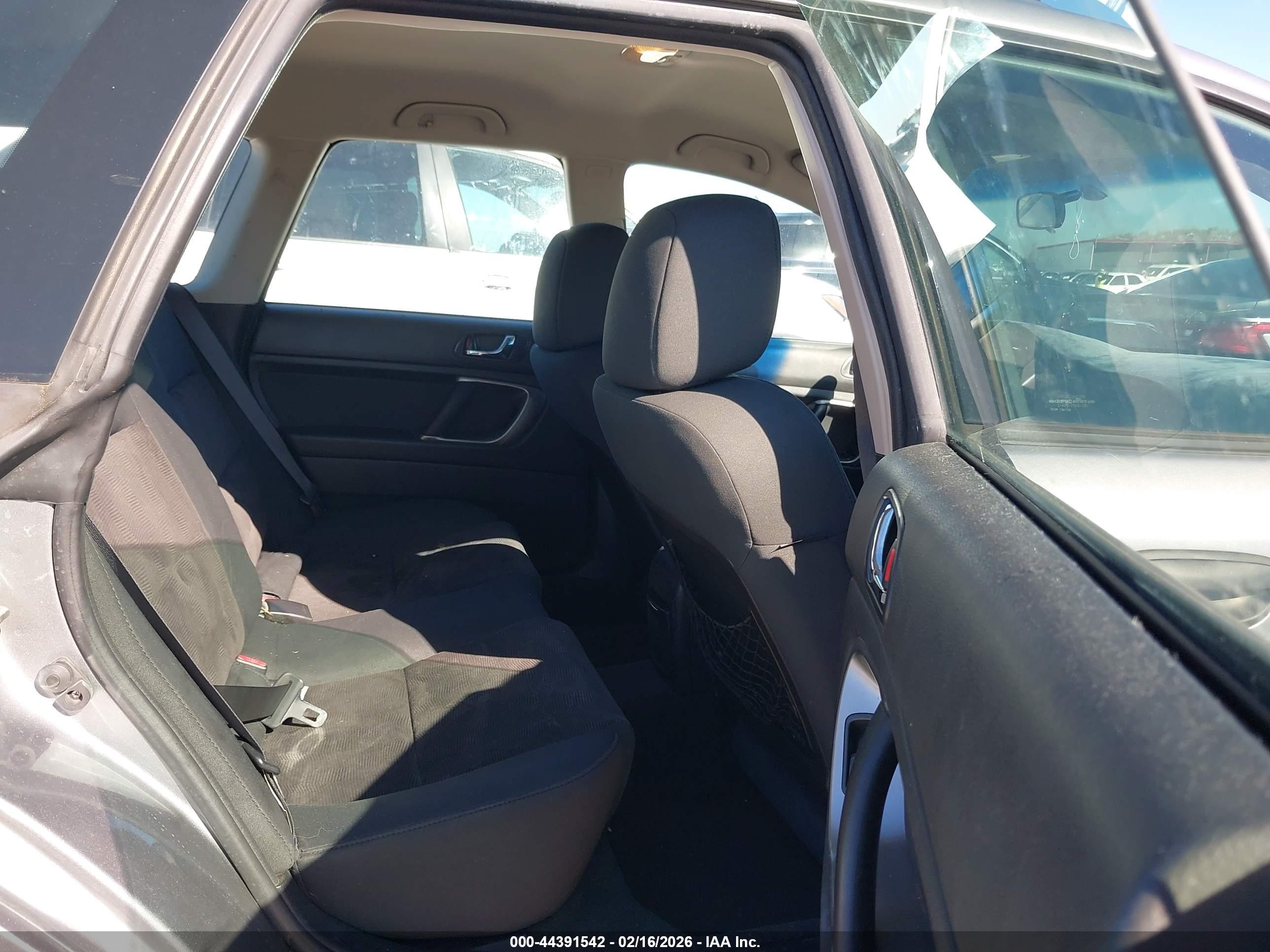 SUBARU OUTBACK image 8