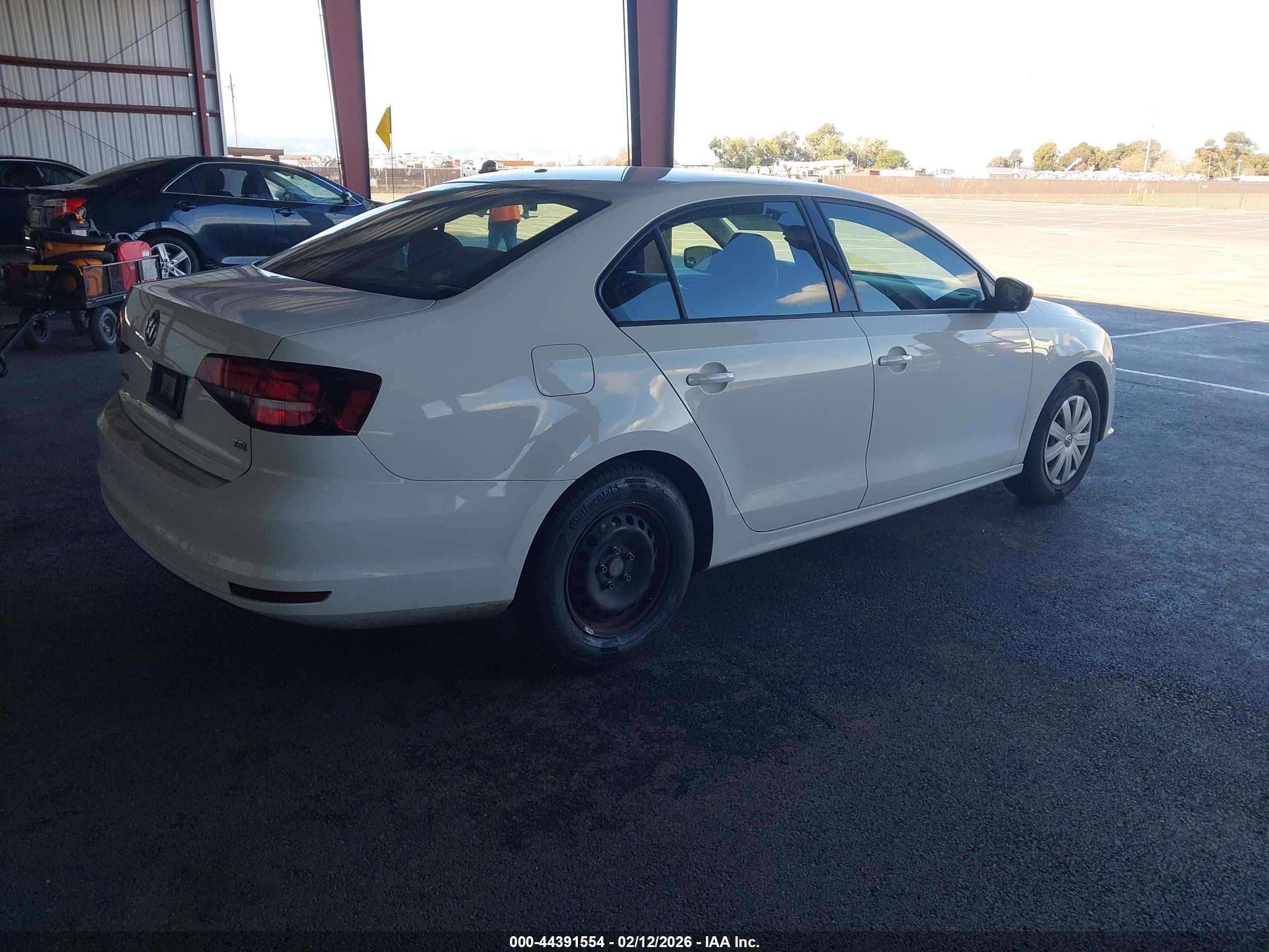 VOLKSWAGEN JETTA image 4