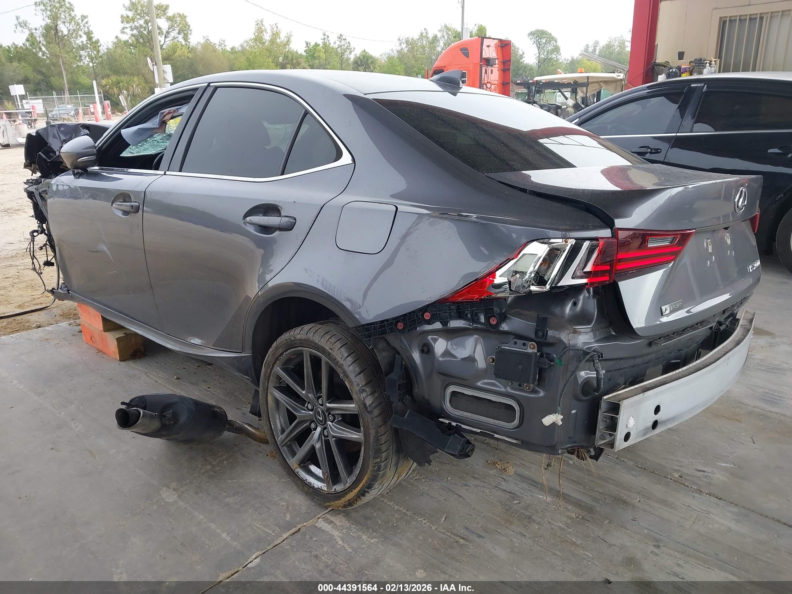 LEXUS IS image 3