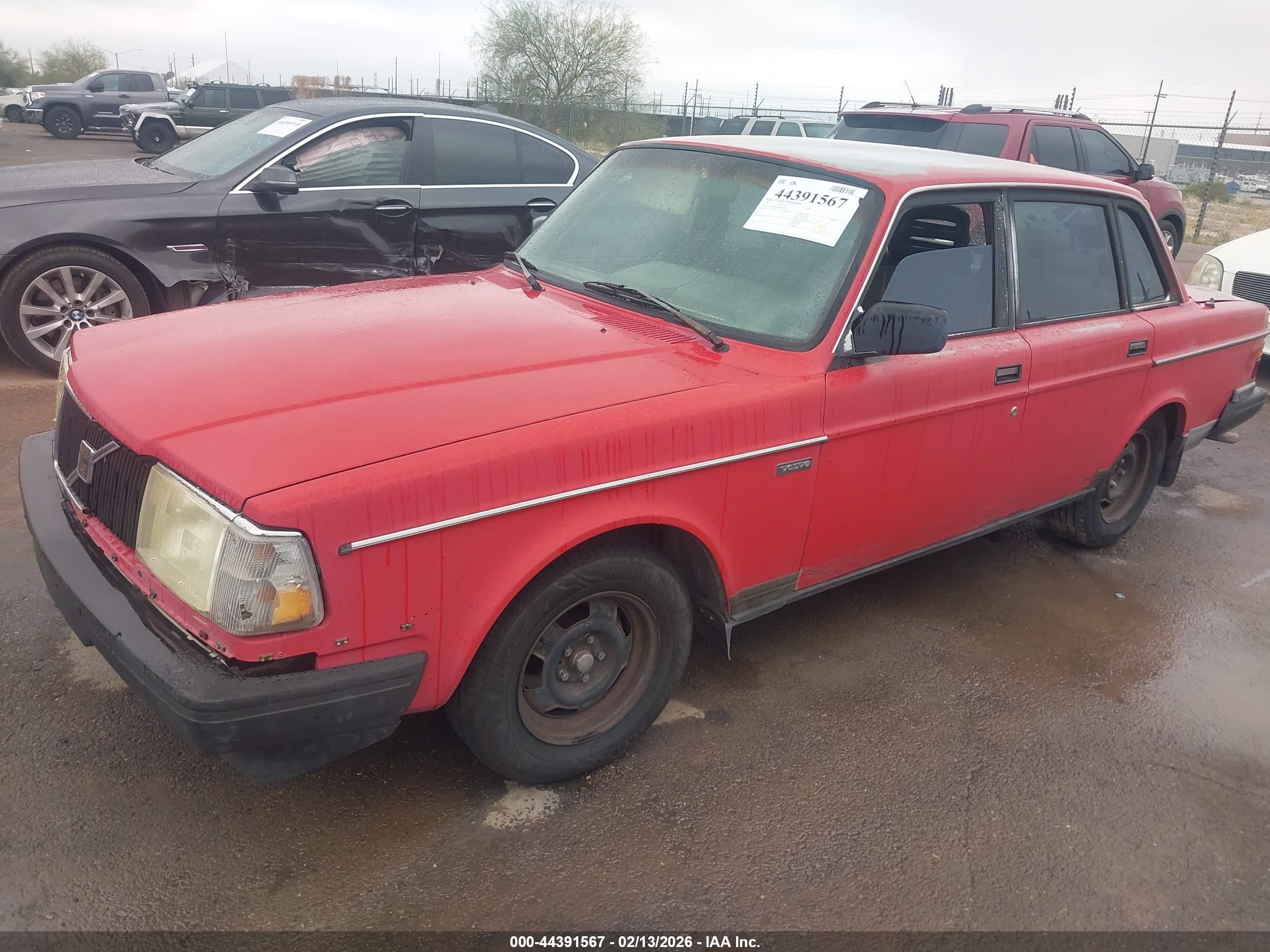 VOLVO 240 image 2