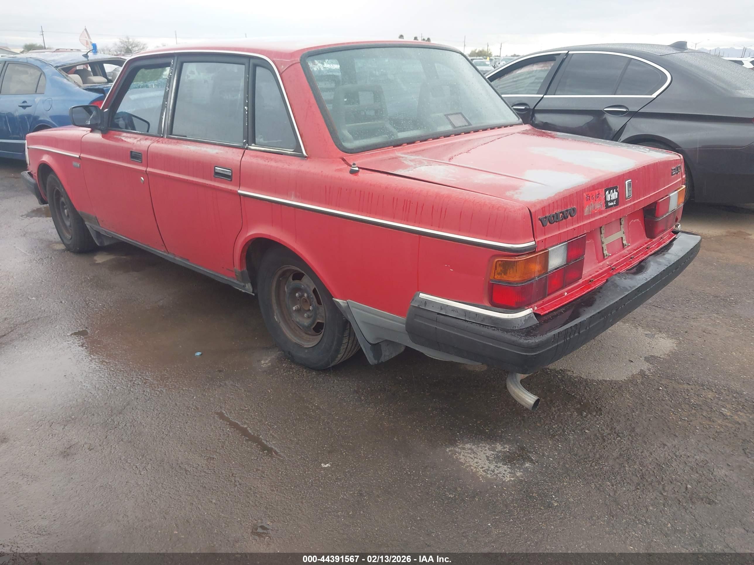 VOLVO 240 image 3