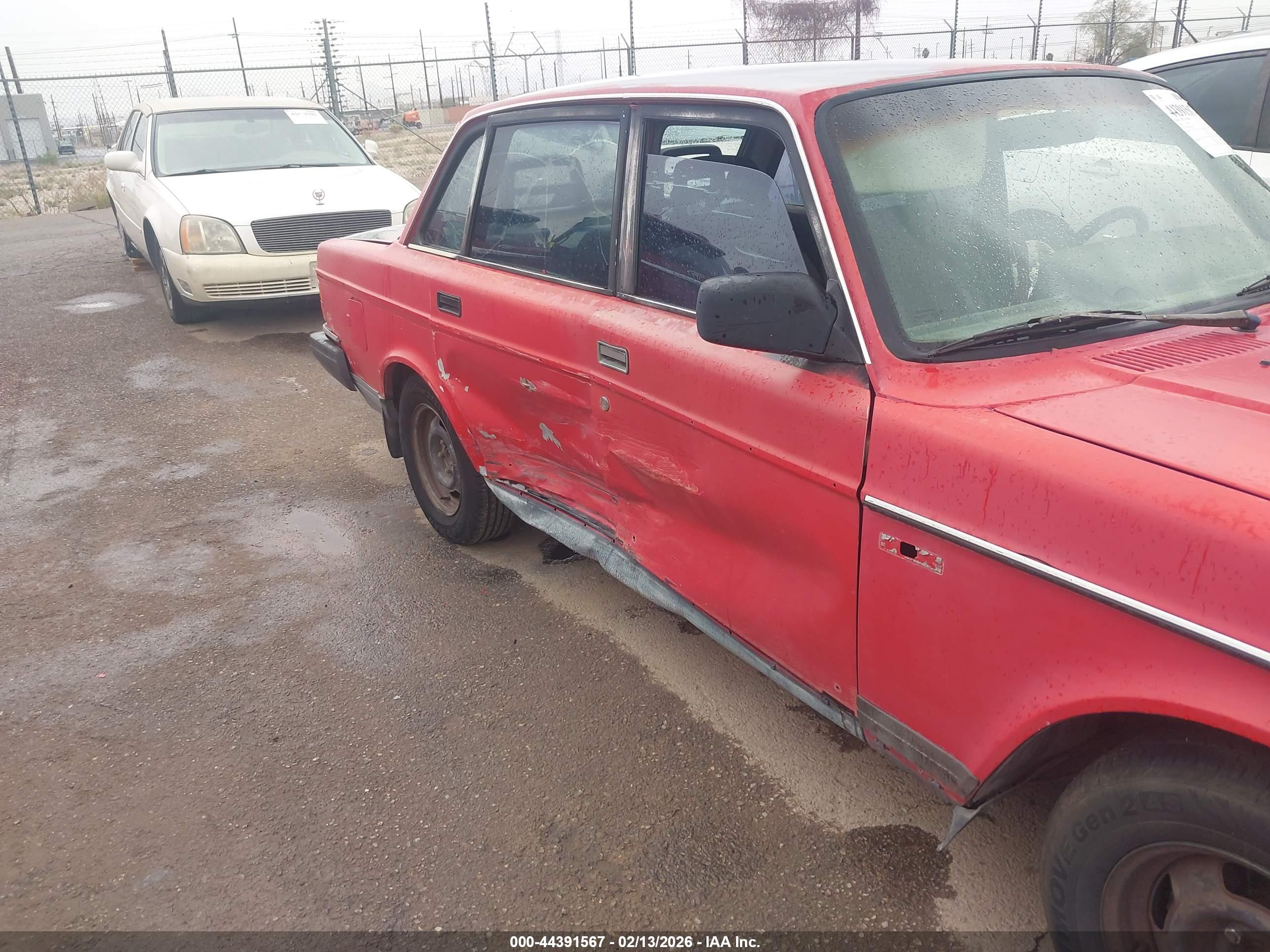 VOLVO 240 image 6