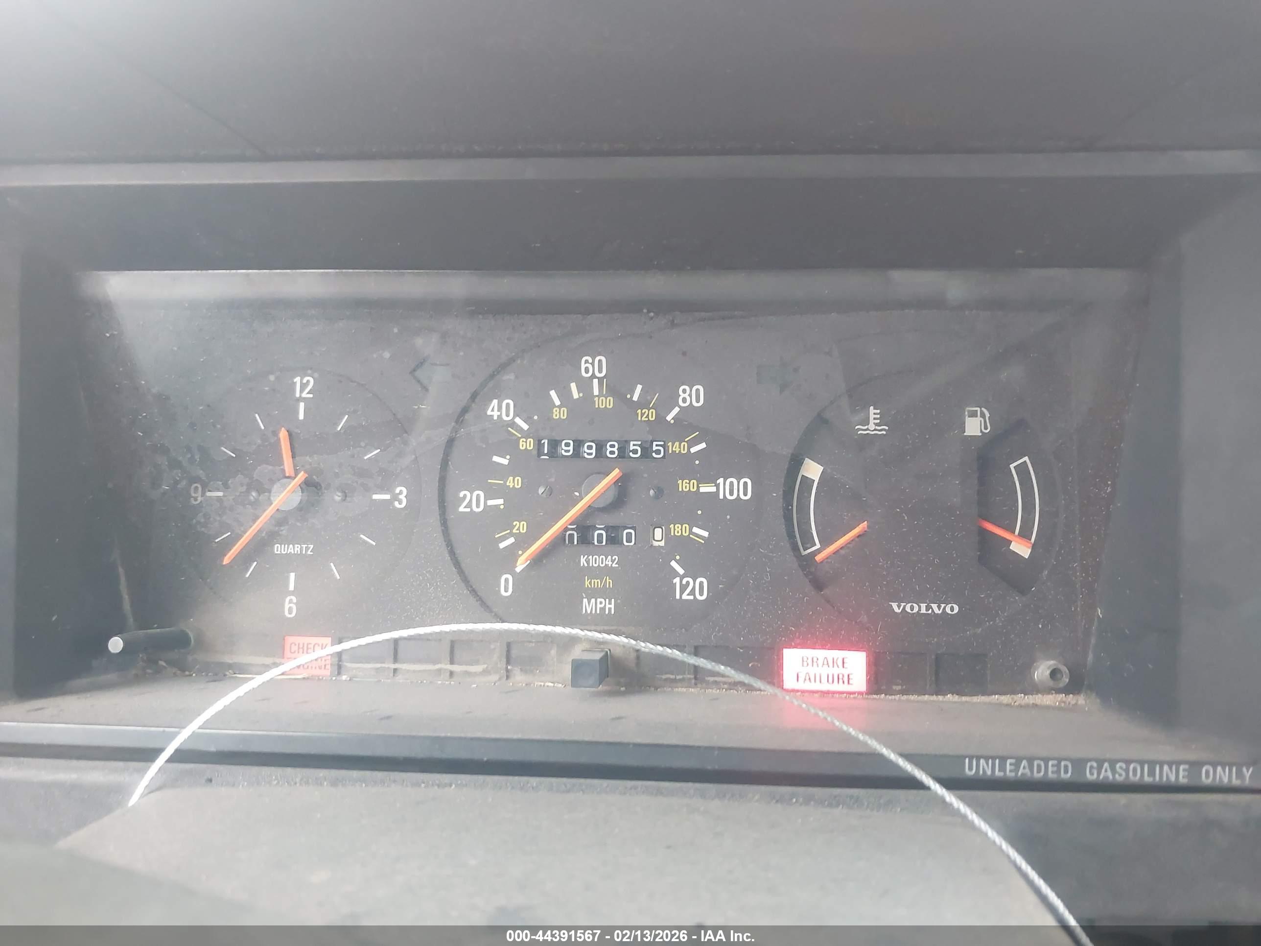 VOLVO 240 image 7
