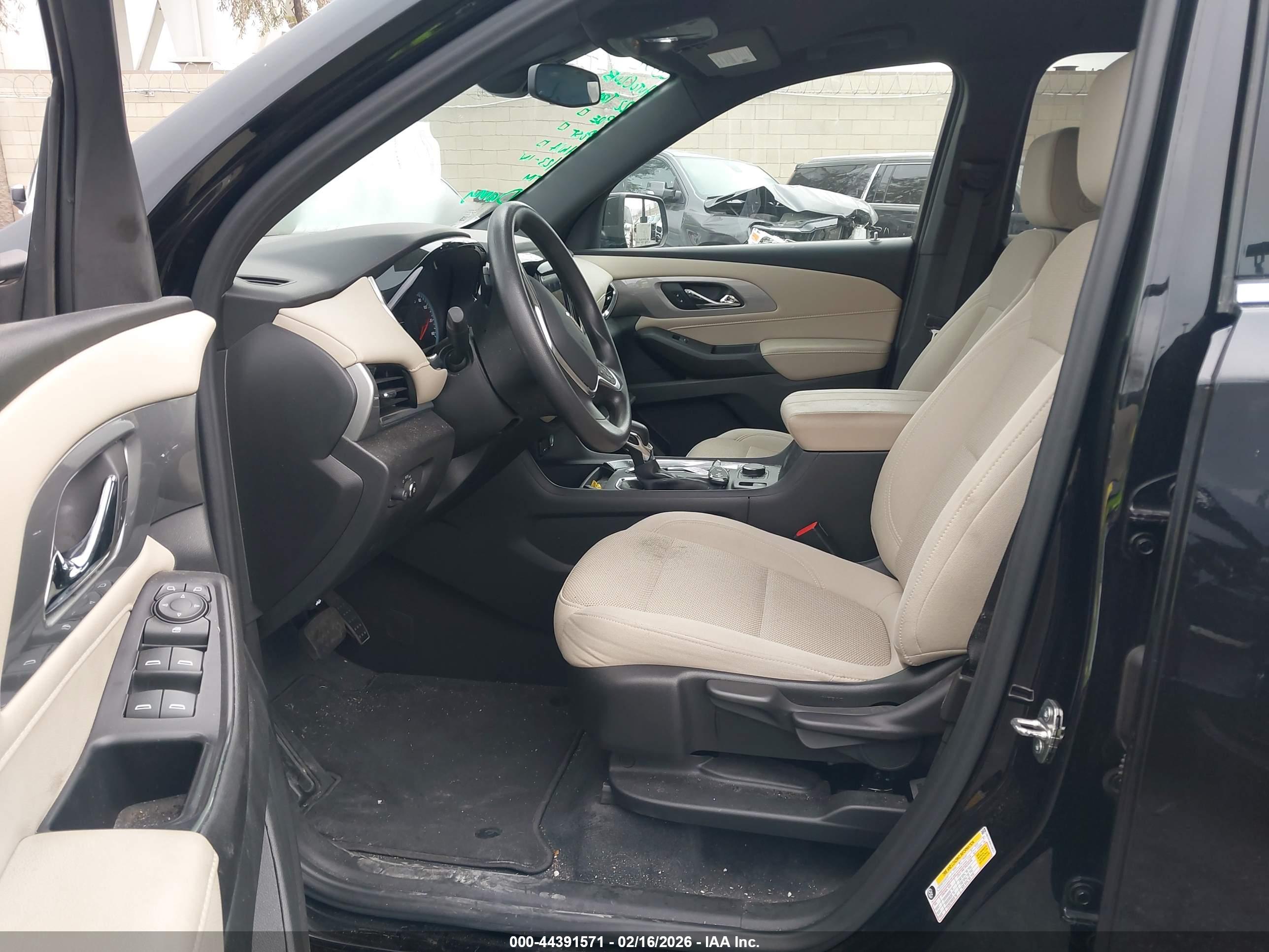 CHEVROLET TRAVERSE image 5