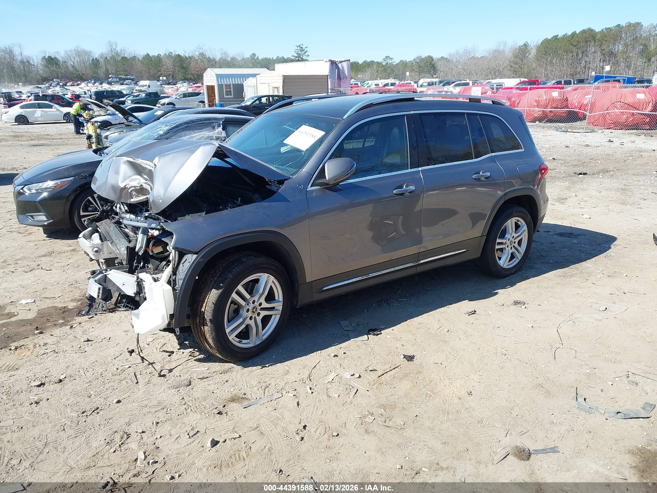 MERCEDES-BENZ GLB image 2