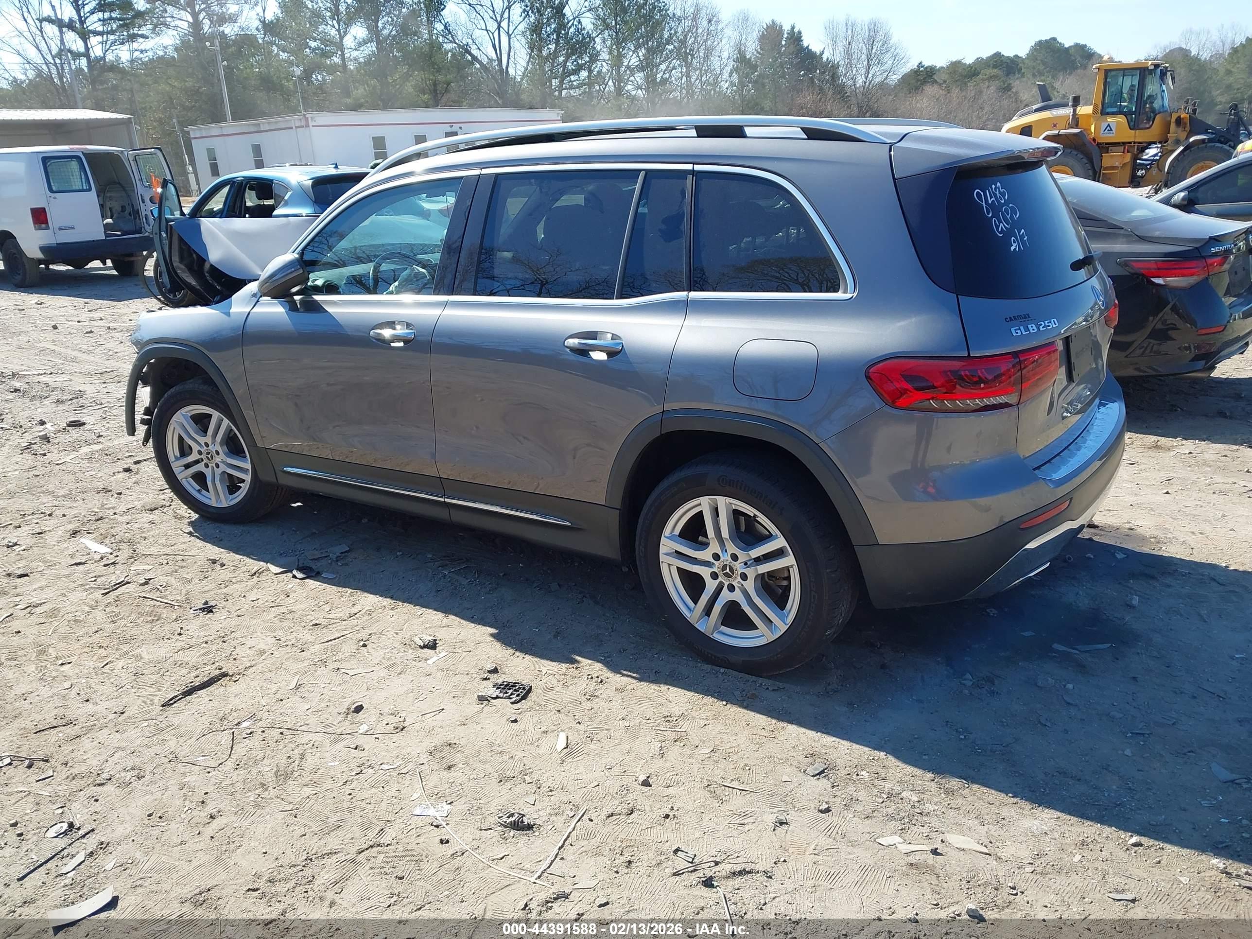 MERCEDES-BENZ GLB image 3