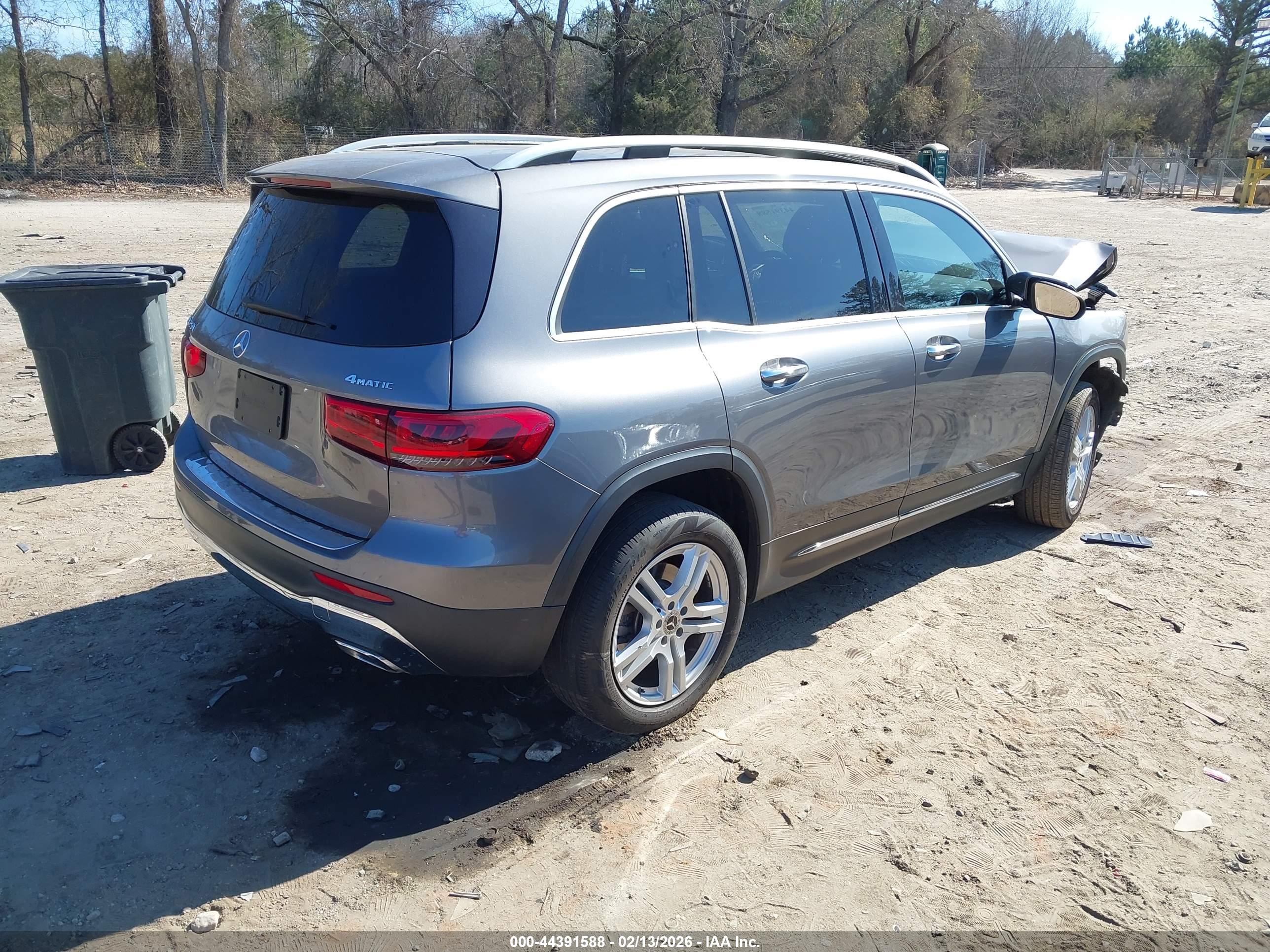 MERCEDES-BENZ GLB image 4