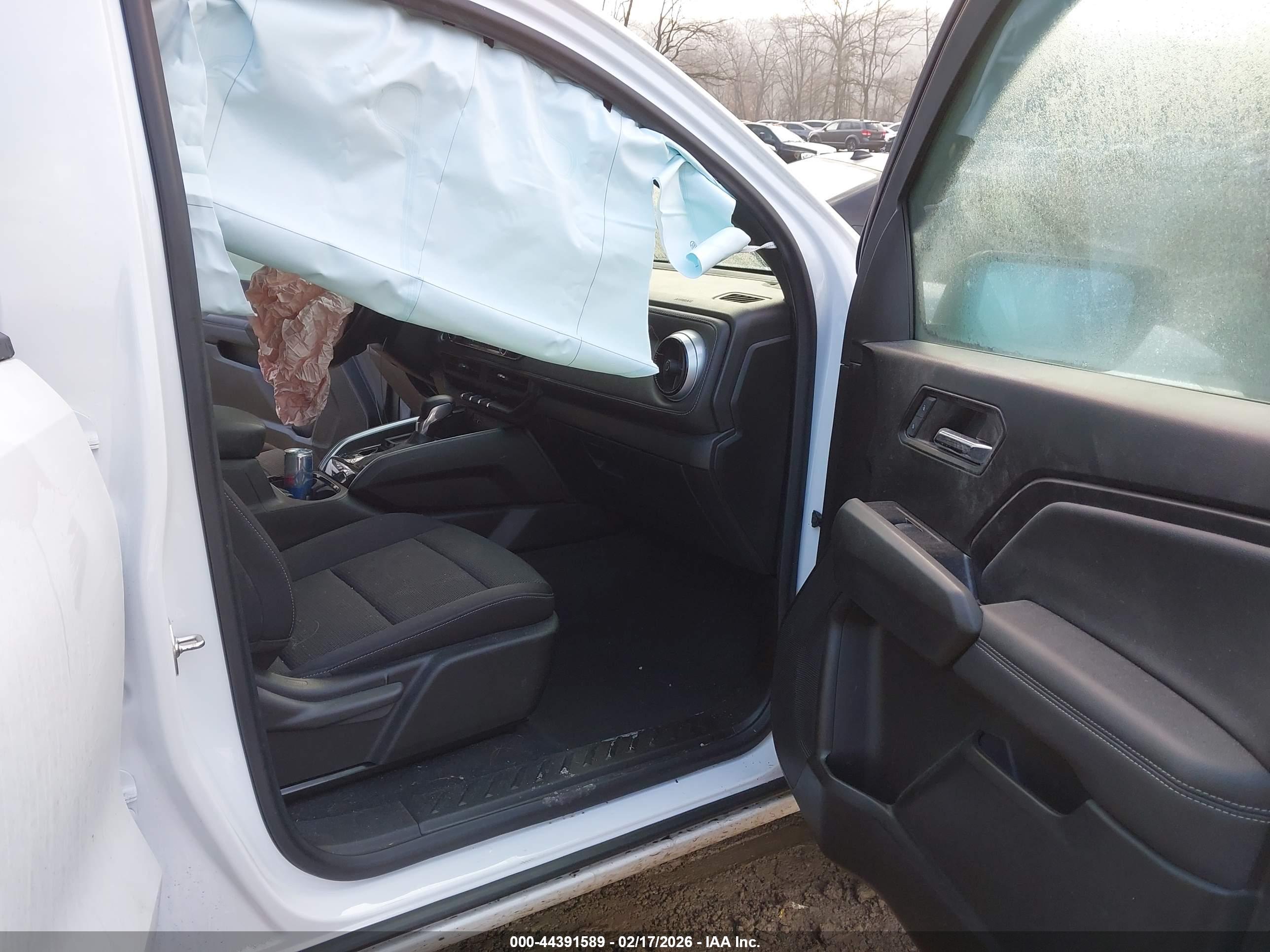 CHEVROLET COLORADO image 5