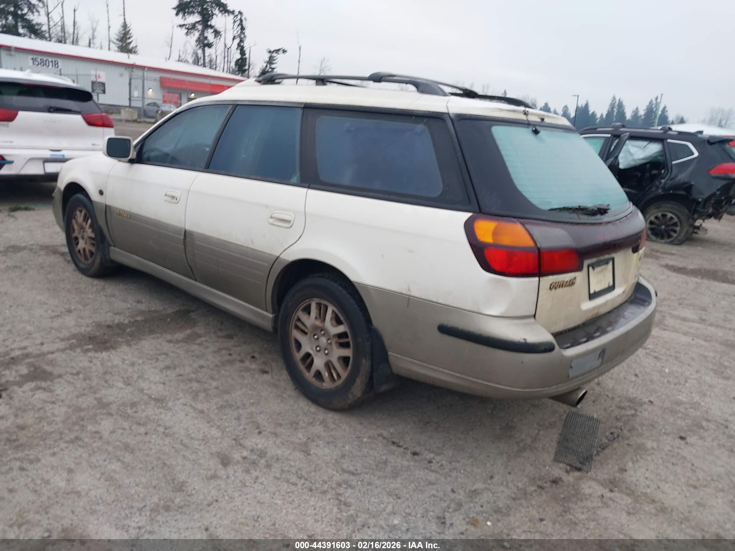 SUBARU OUTBACK image 3