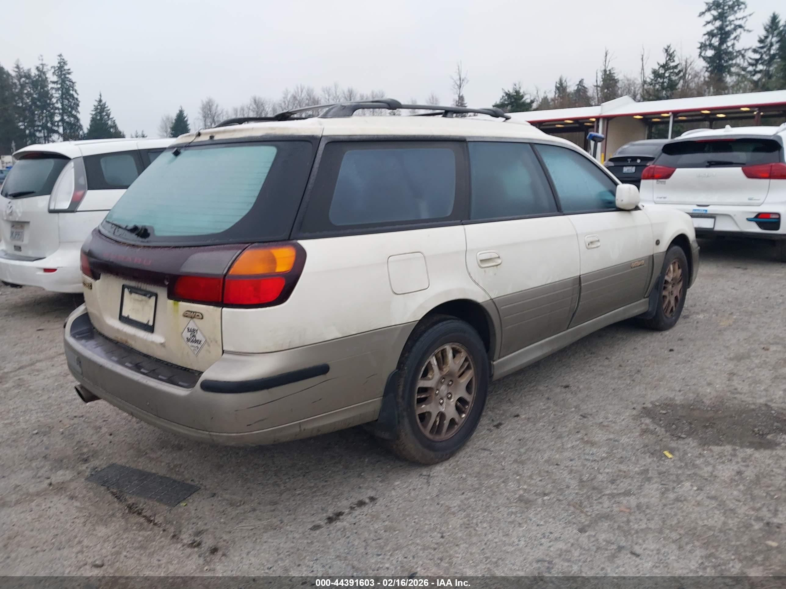 SUBARU OUTBACK image 4