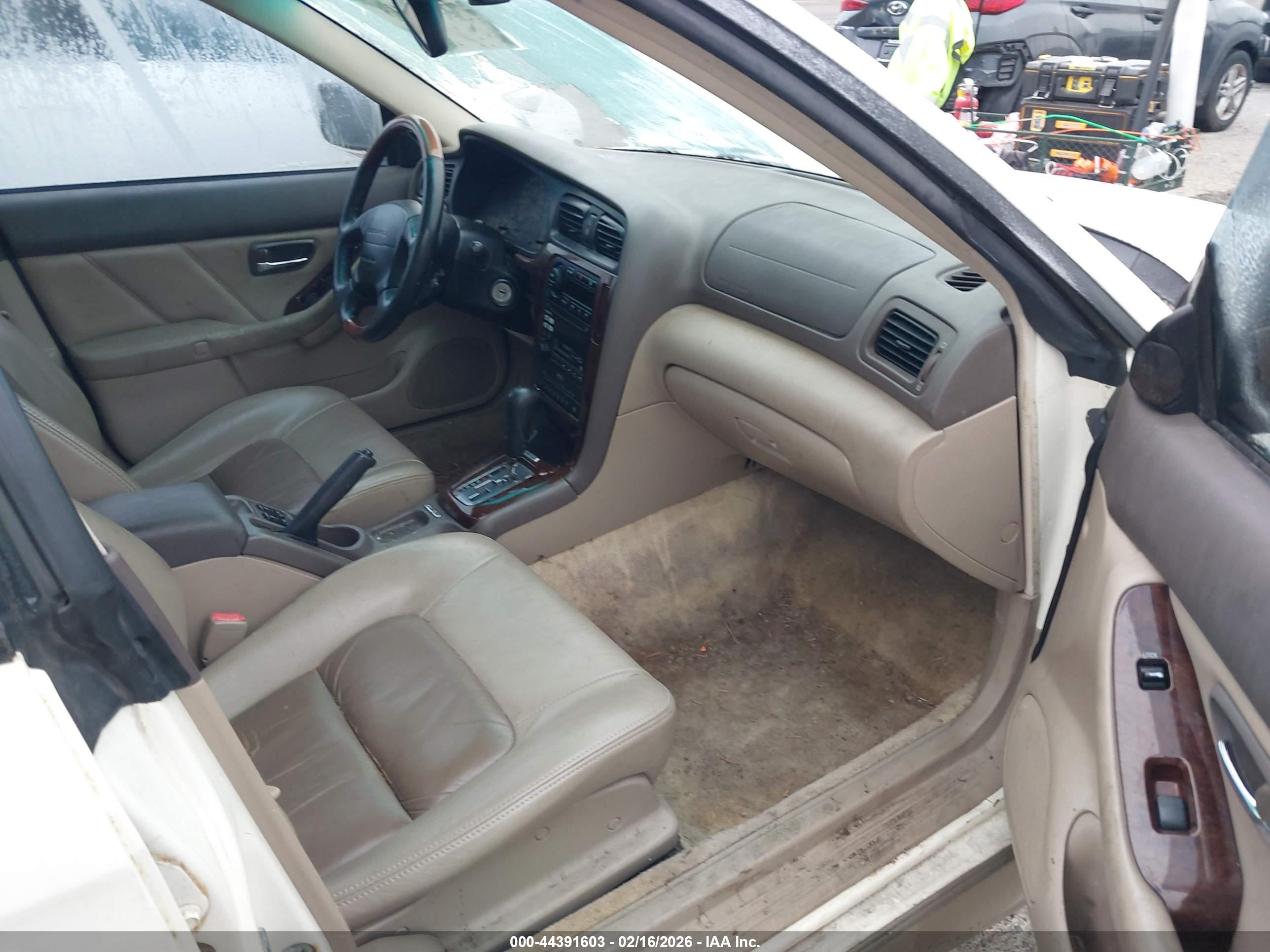 SUBARU OUTBACK image 5
