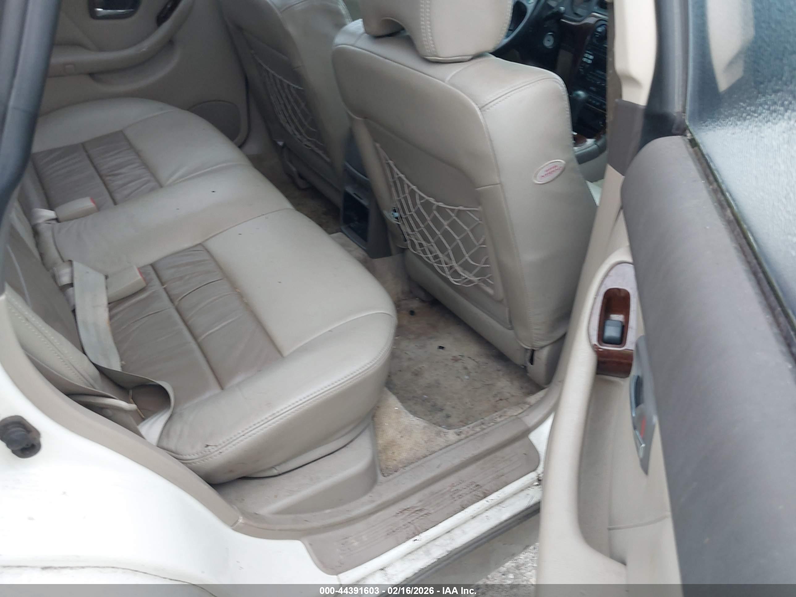 SUBARU OUTBACK image 8
