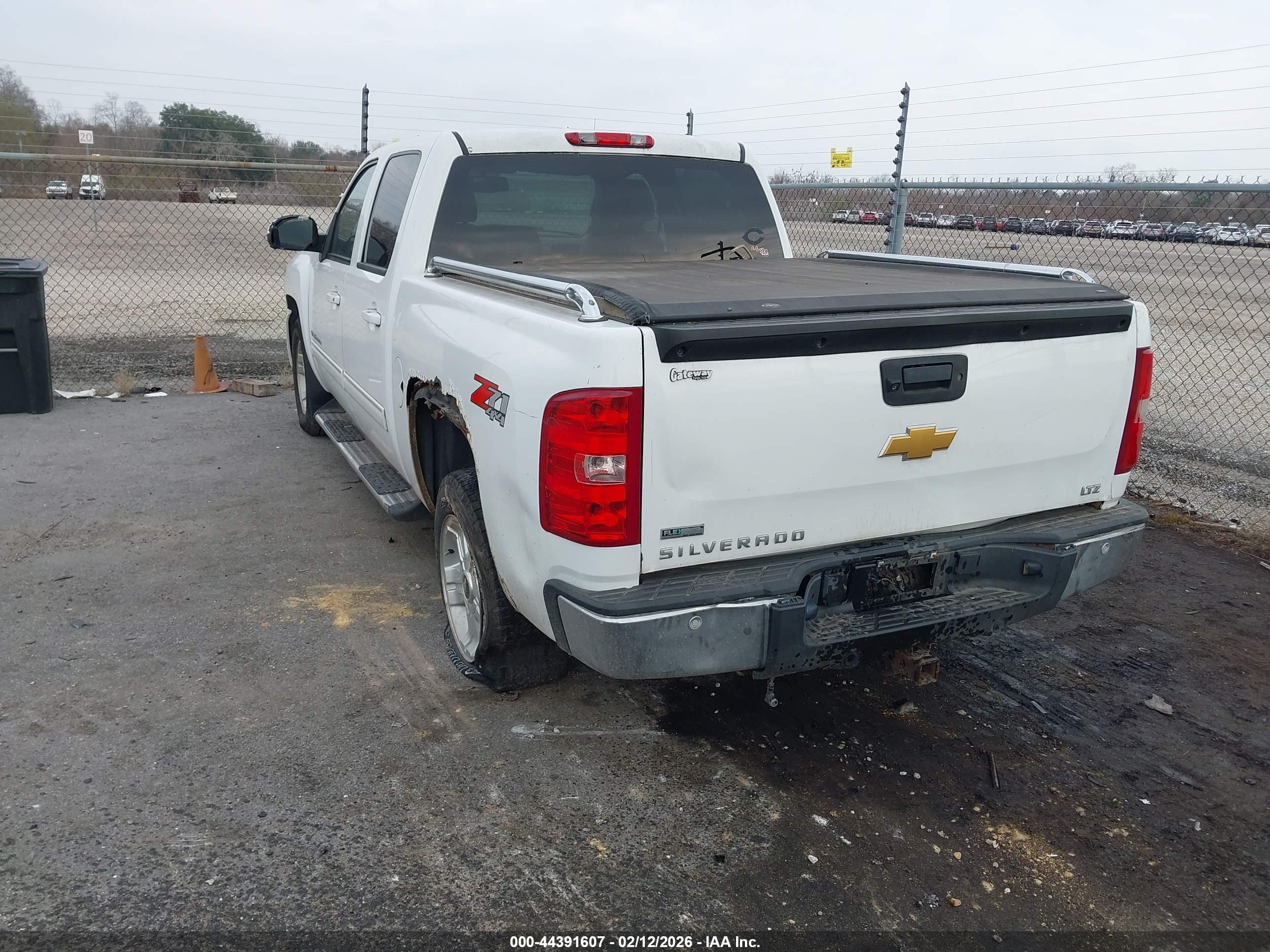 CHEVROLET SILVERADO image 3