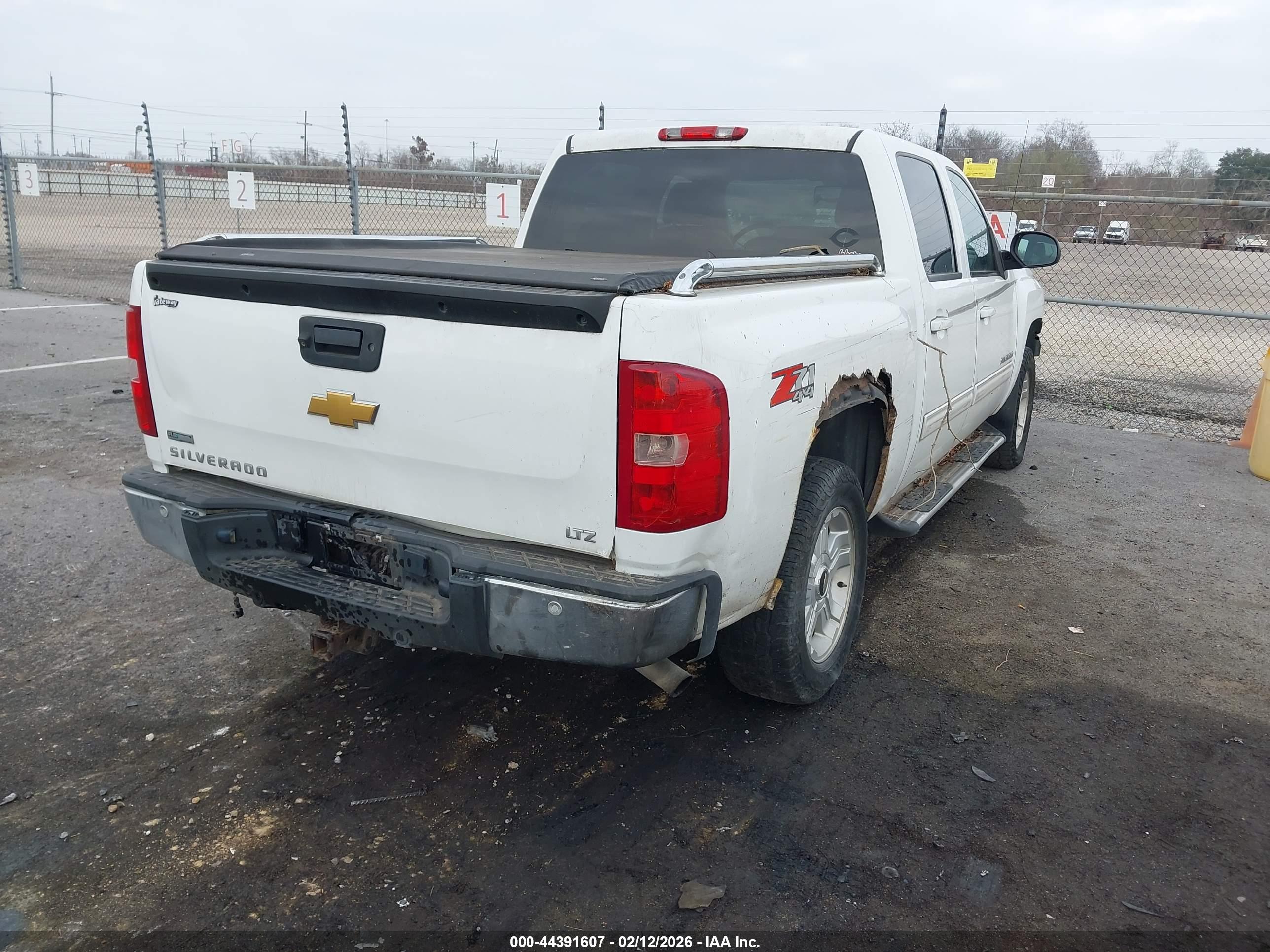 CHEVROLET SILVERADO image 4