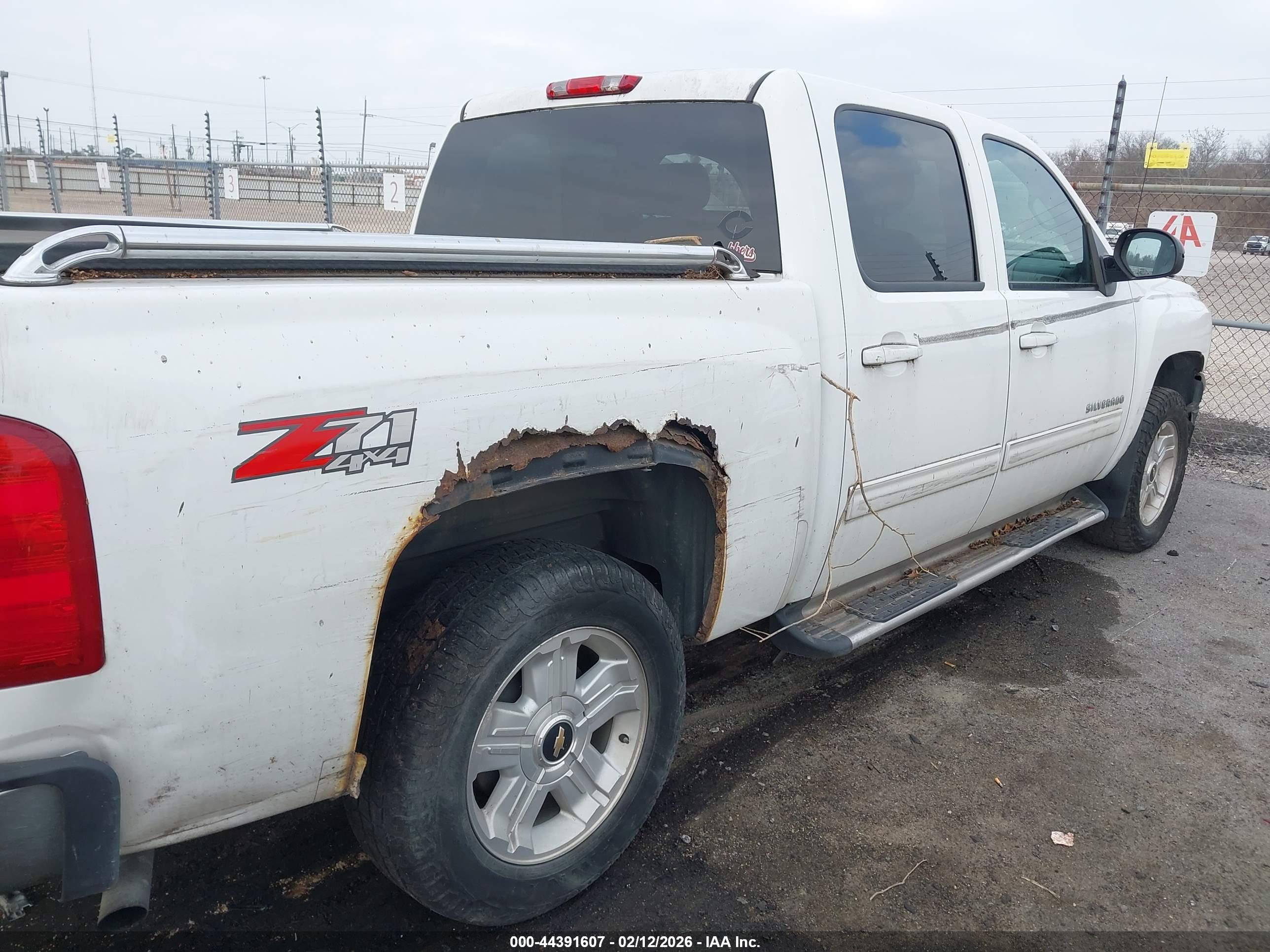 CHEVROLET SILVERADO image 6