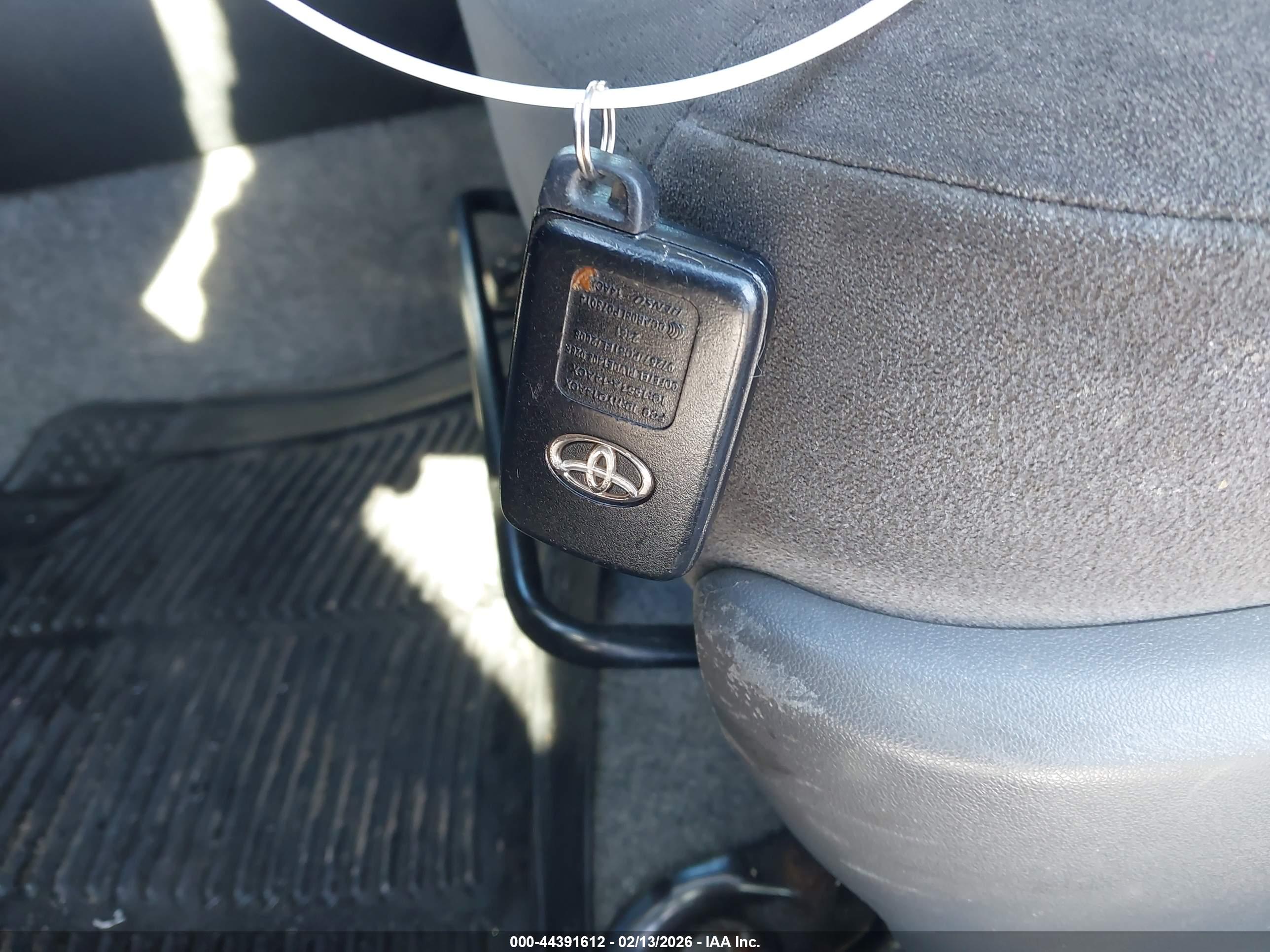 TOYOTA PRIUS image 11