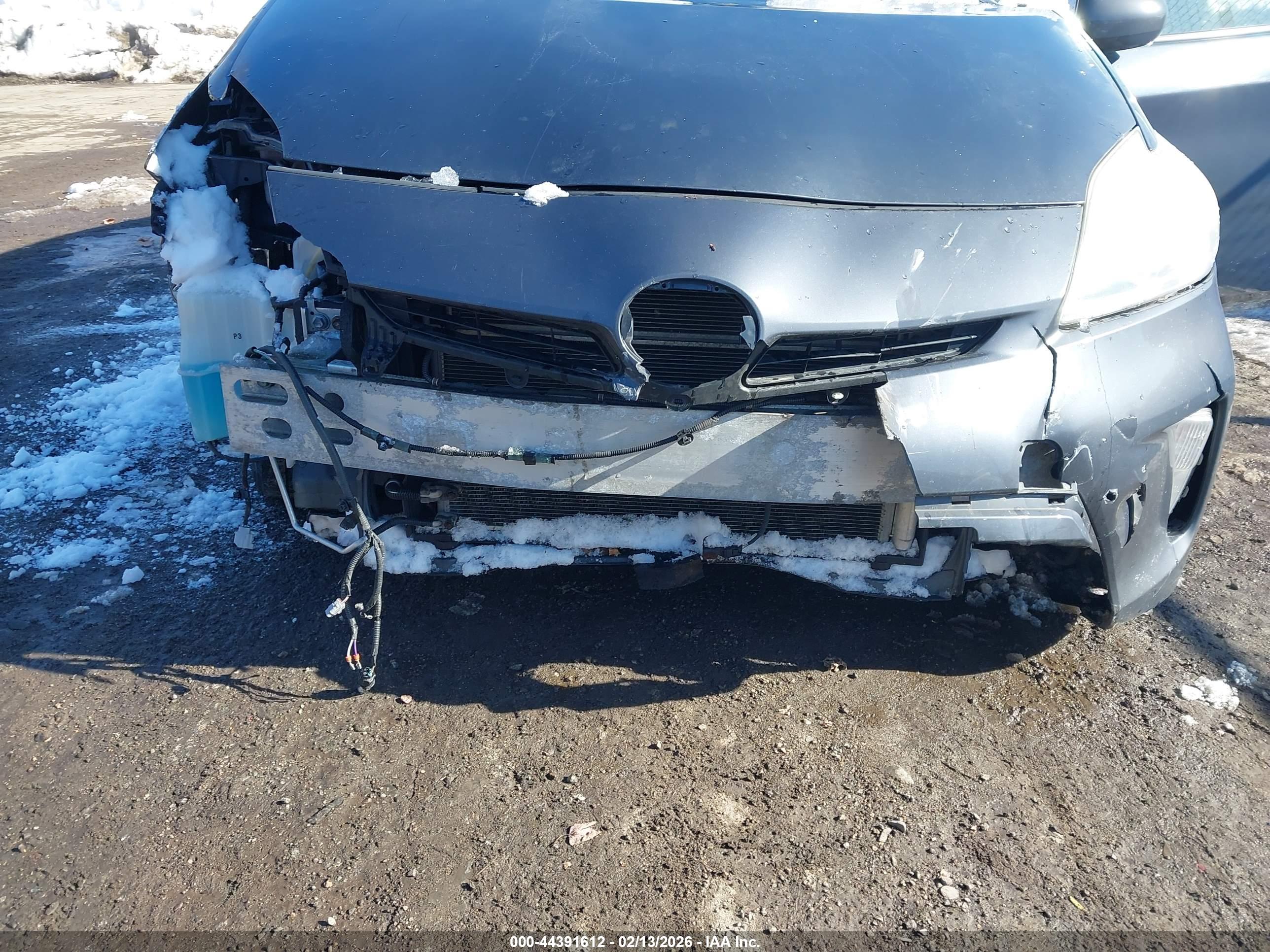 TOYOTA PRIUS image 6