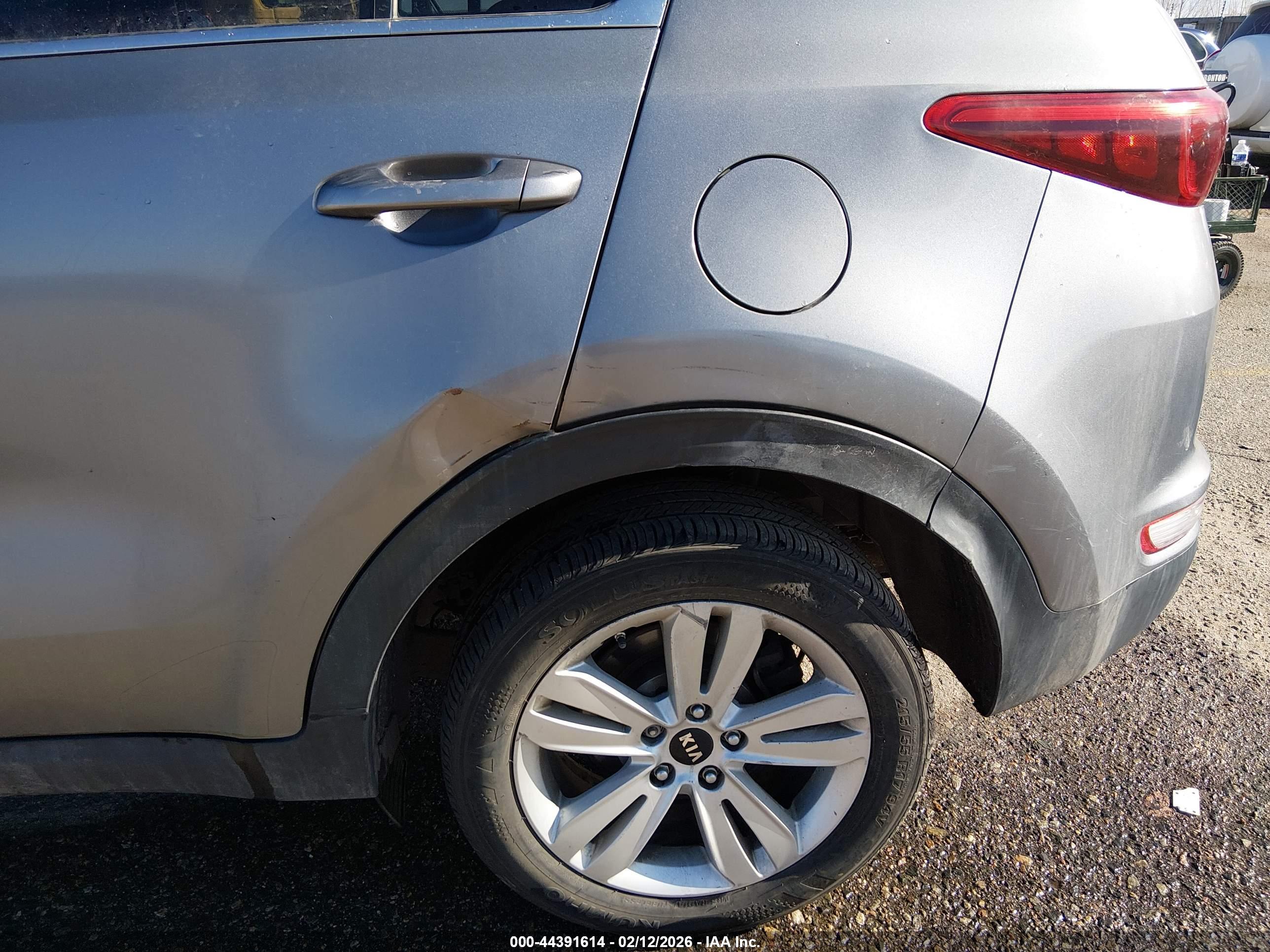 KIA SPORTAGE image 6
