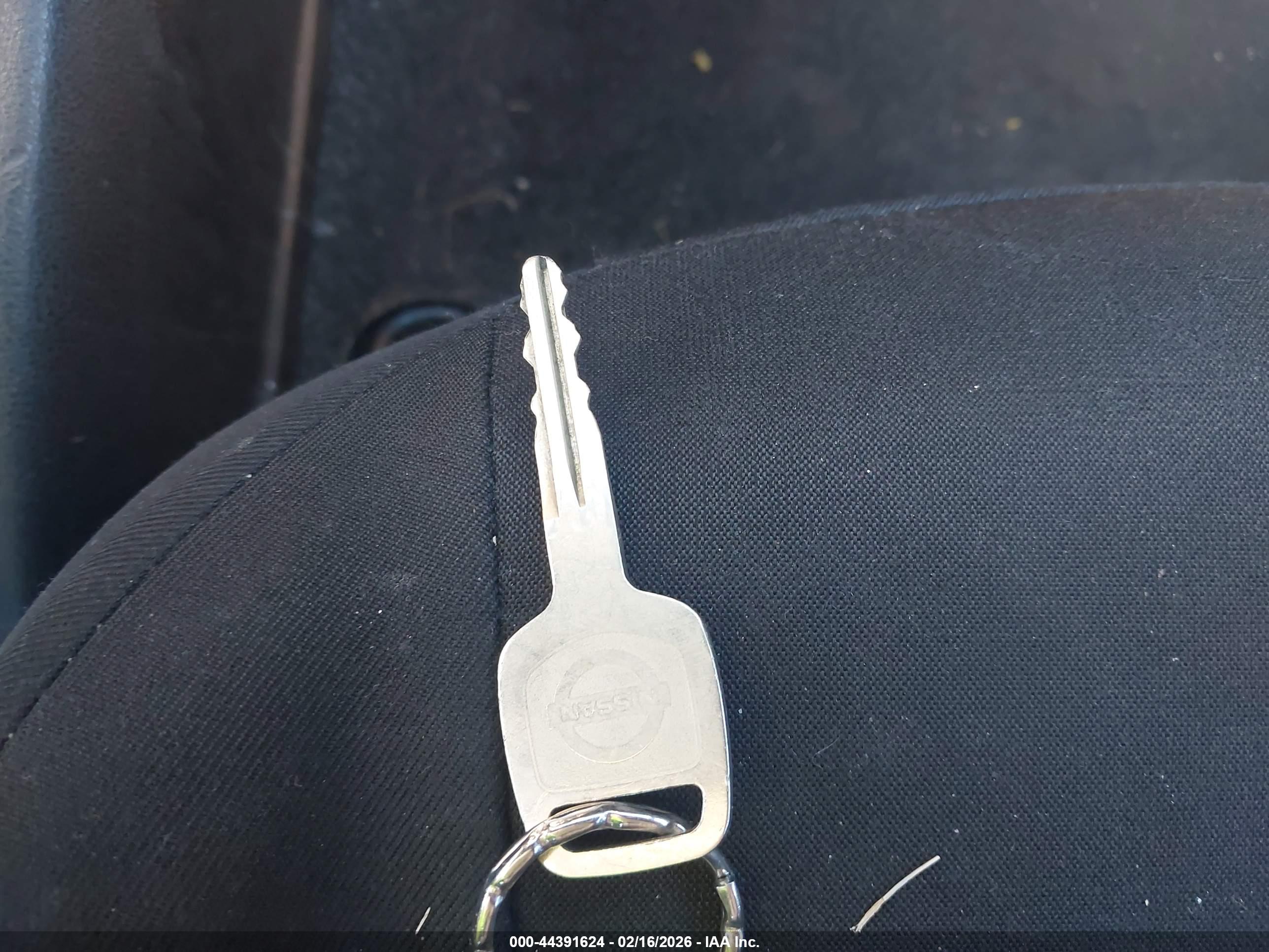 NISSAN VERSA image 11