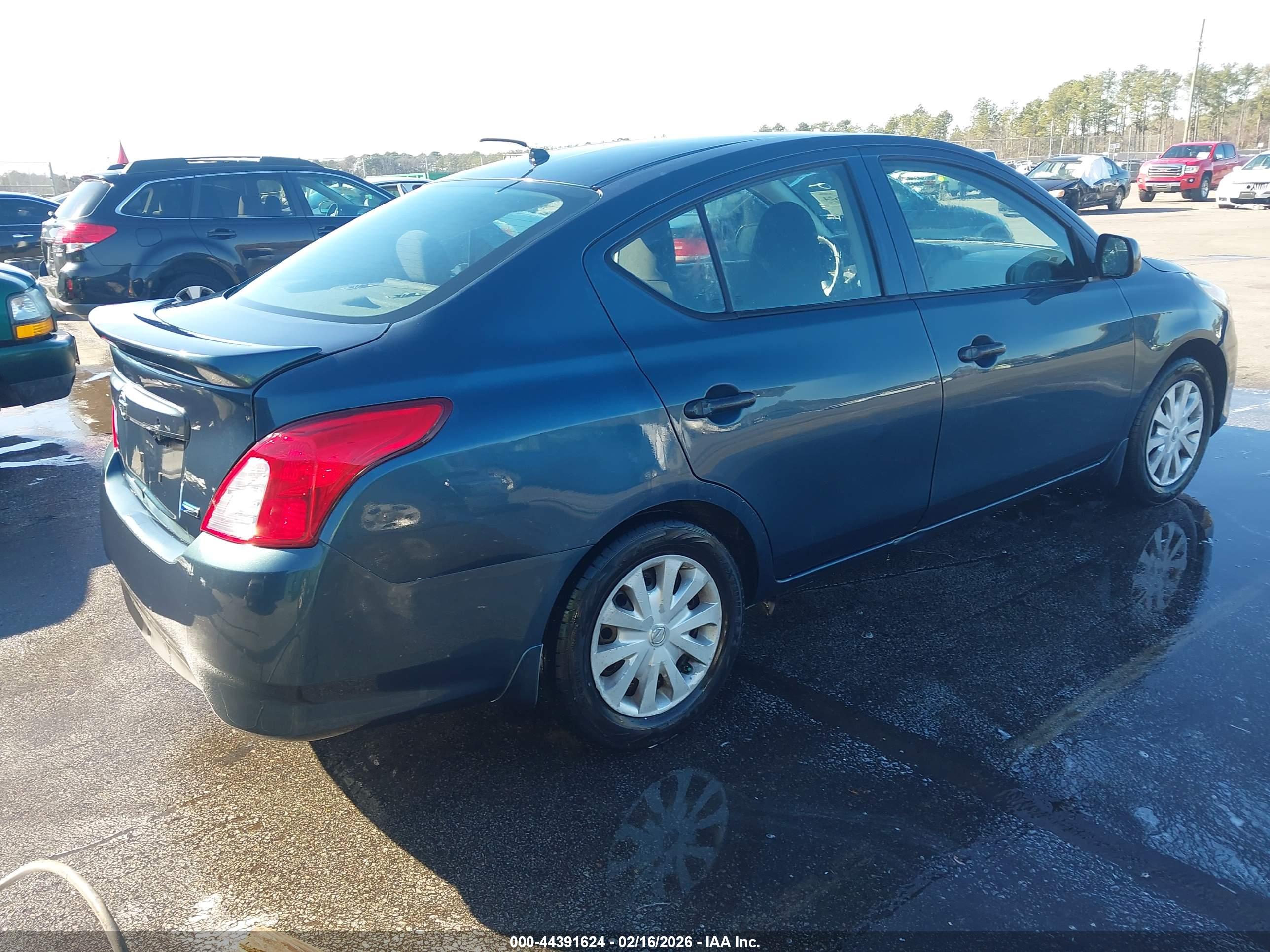 NISSAN VERSA image 4