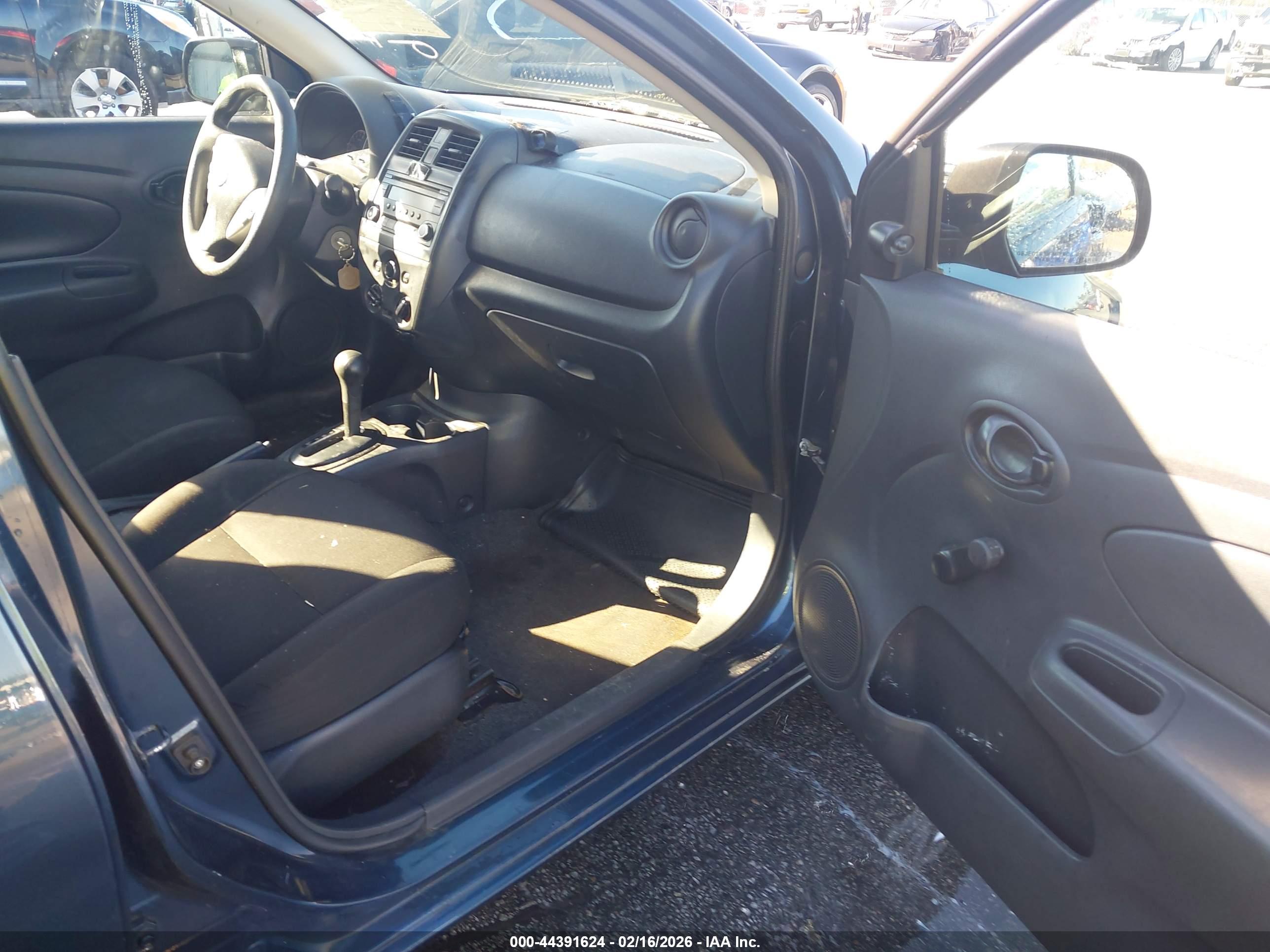 NISSAN VERSA image 5