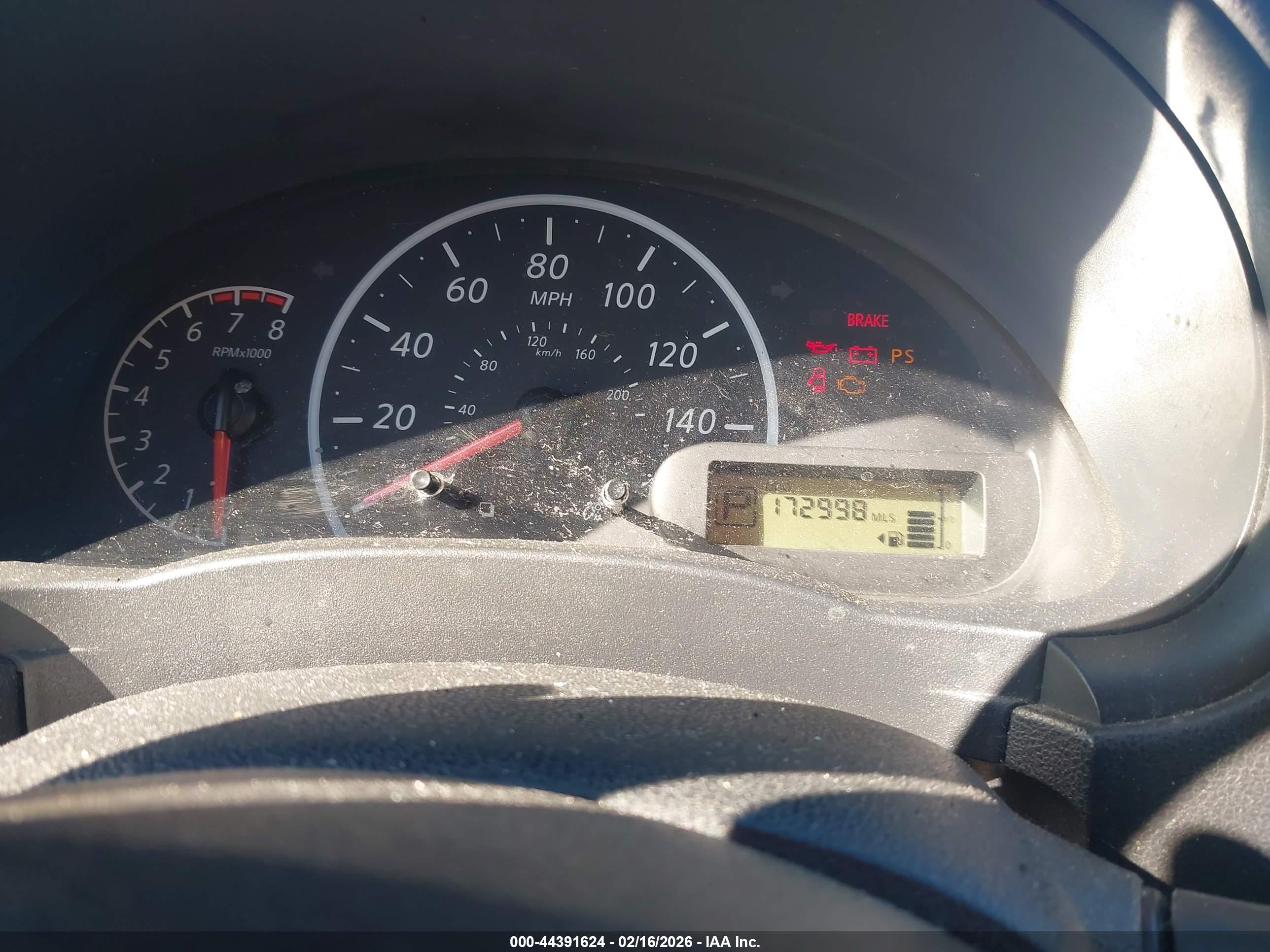 NISSAN VERSA image 7