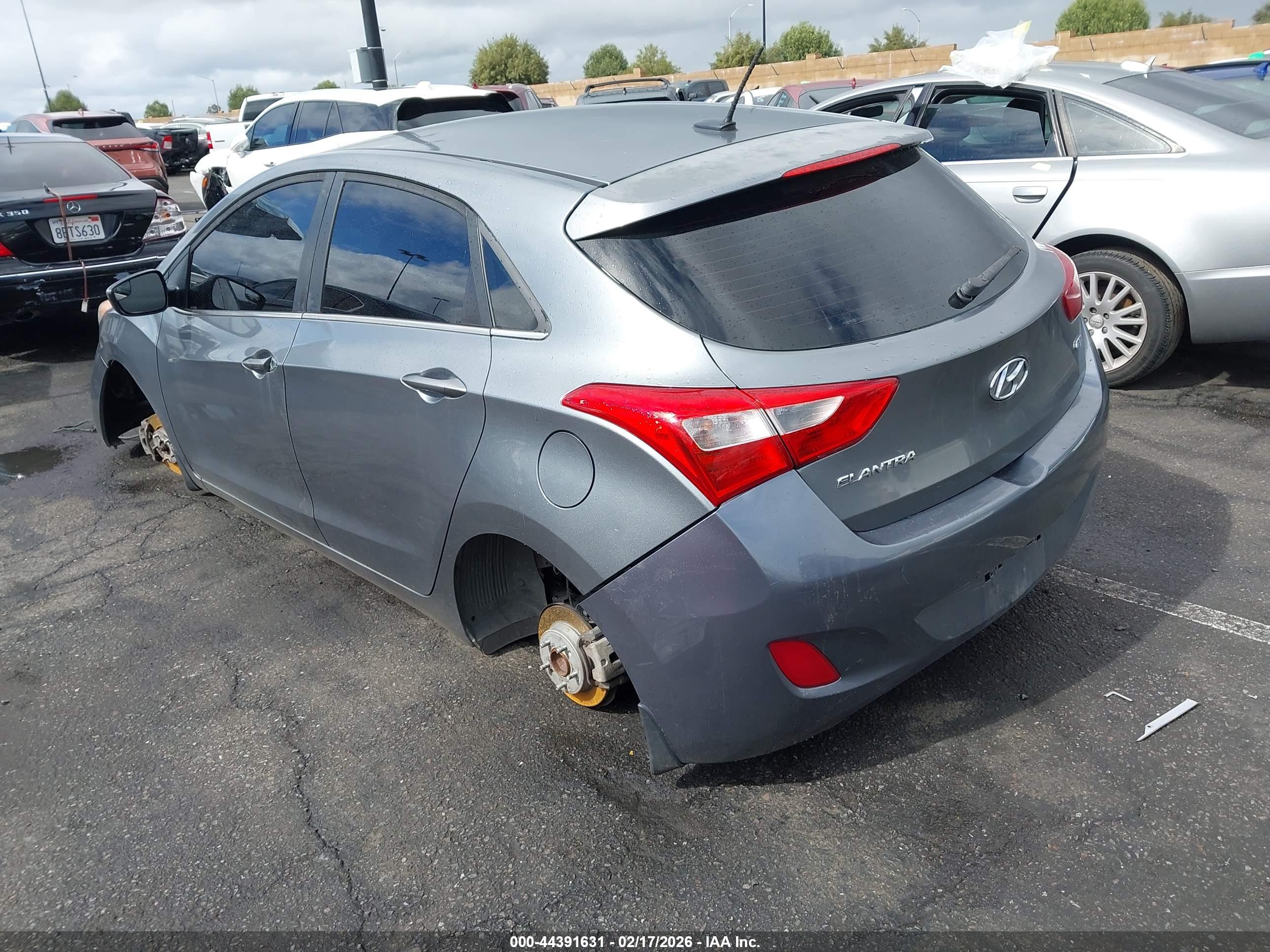 HYUNDAI ELANTRA image 3