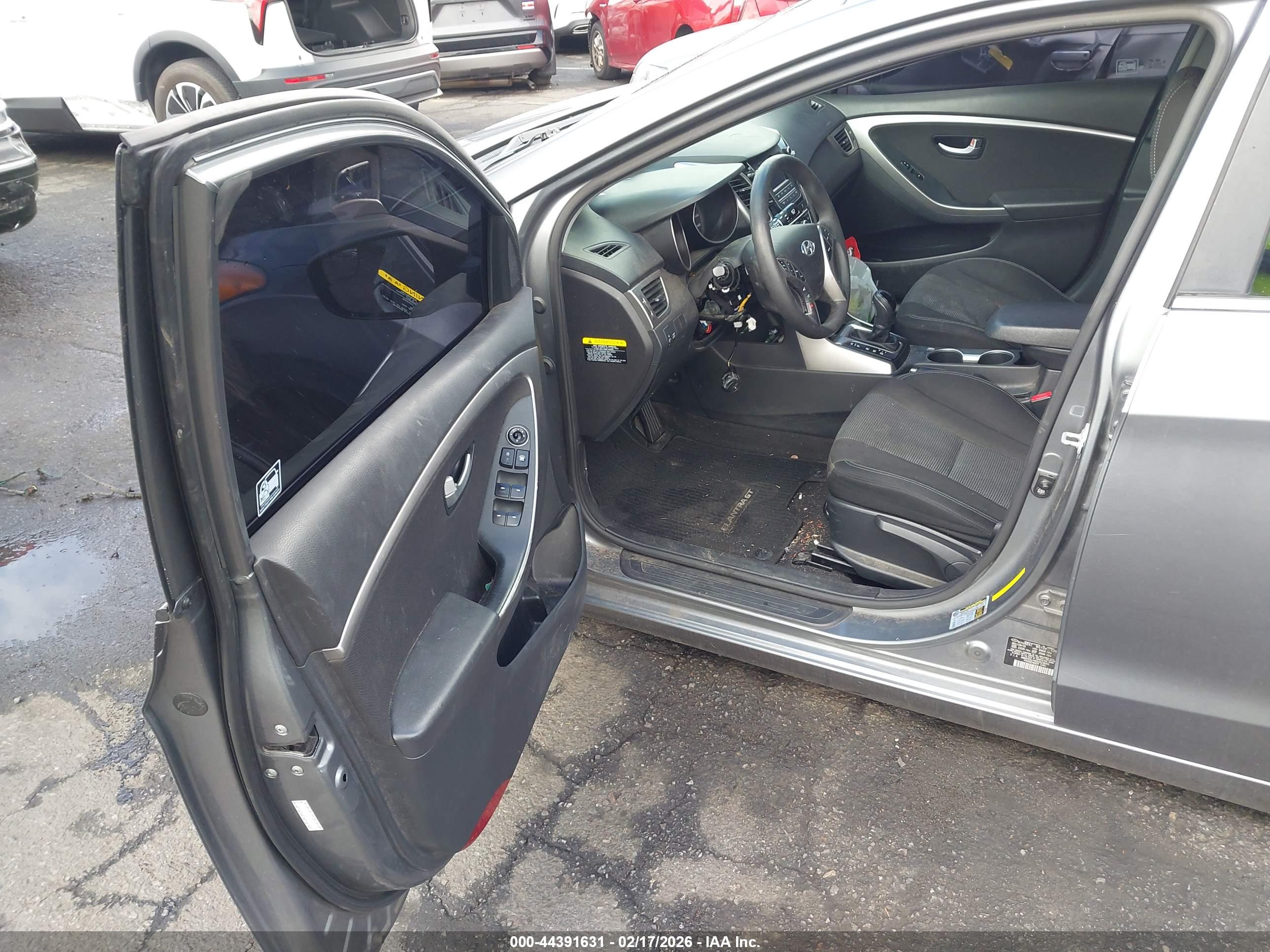 HYUNDAI ELANTRA image 5