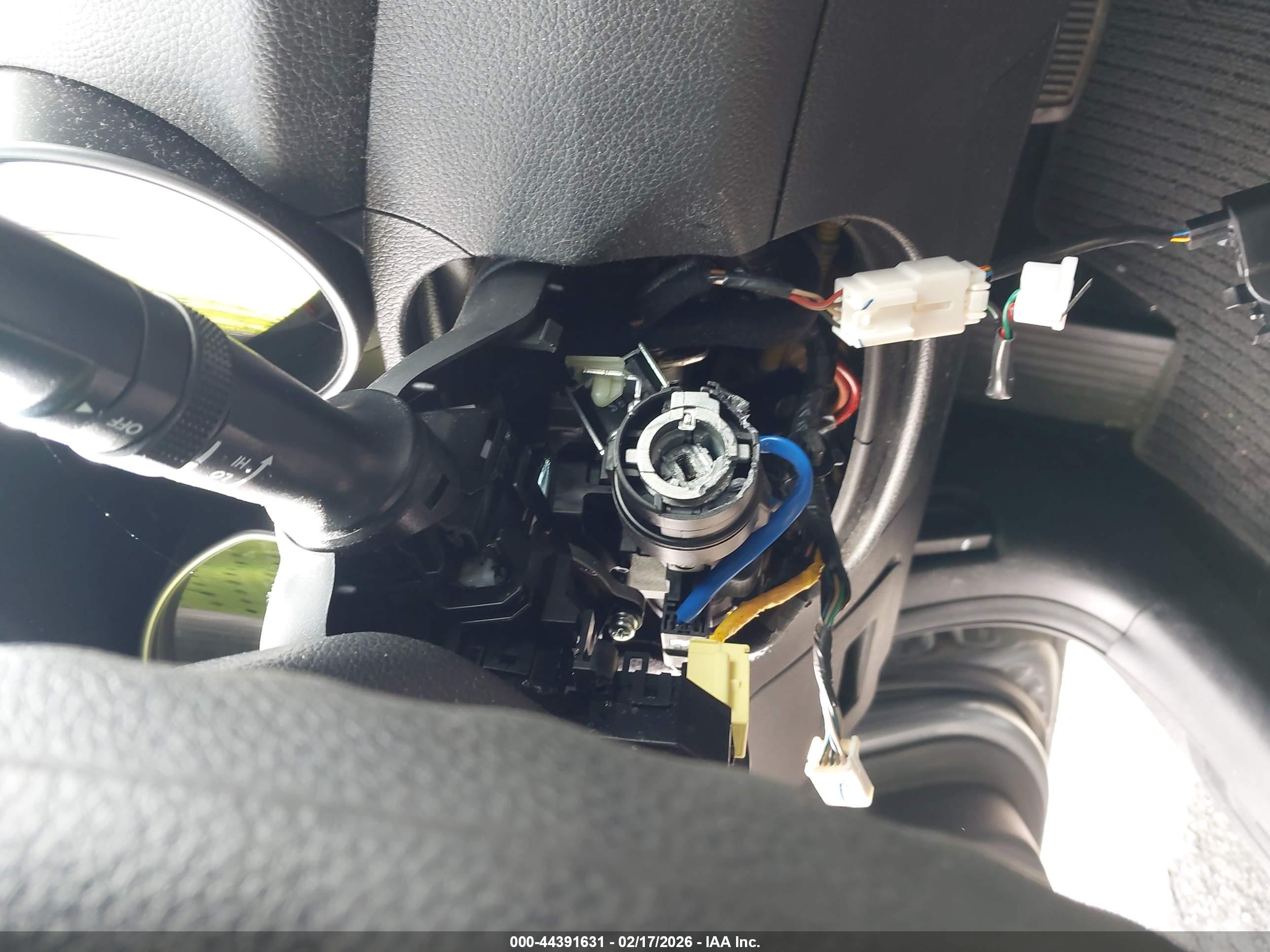 HYUNDAI ELANTRA image 6