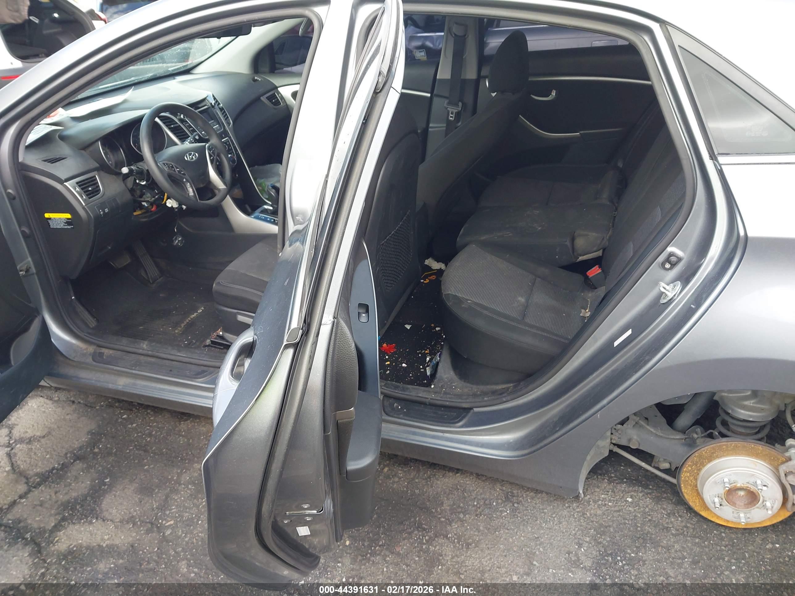 HYUNDAI ELANTRA image 8