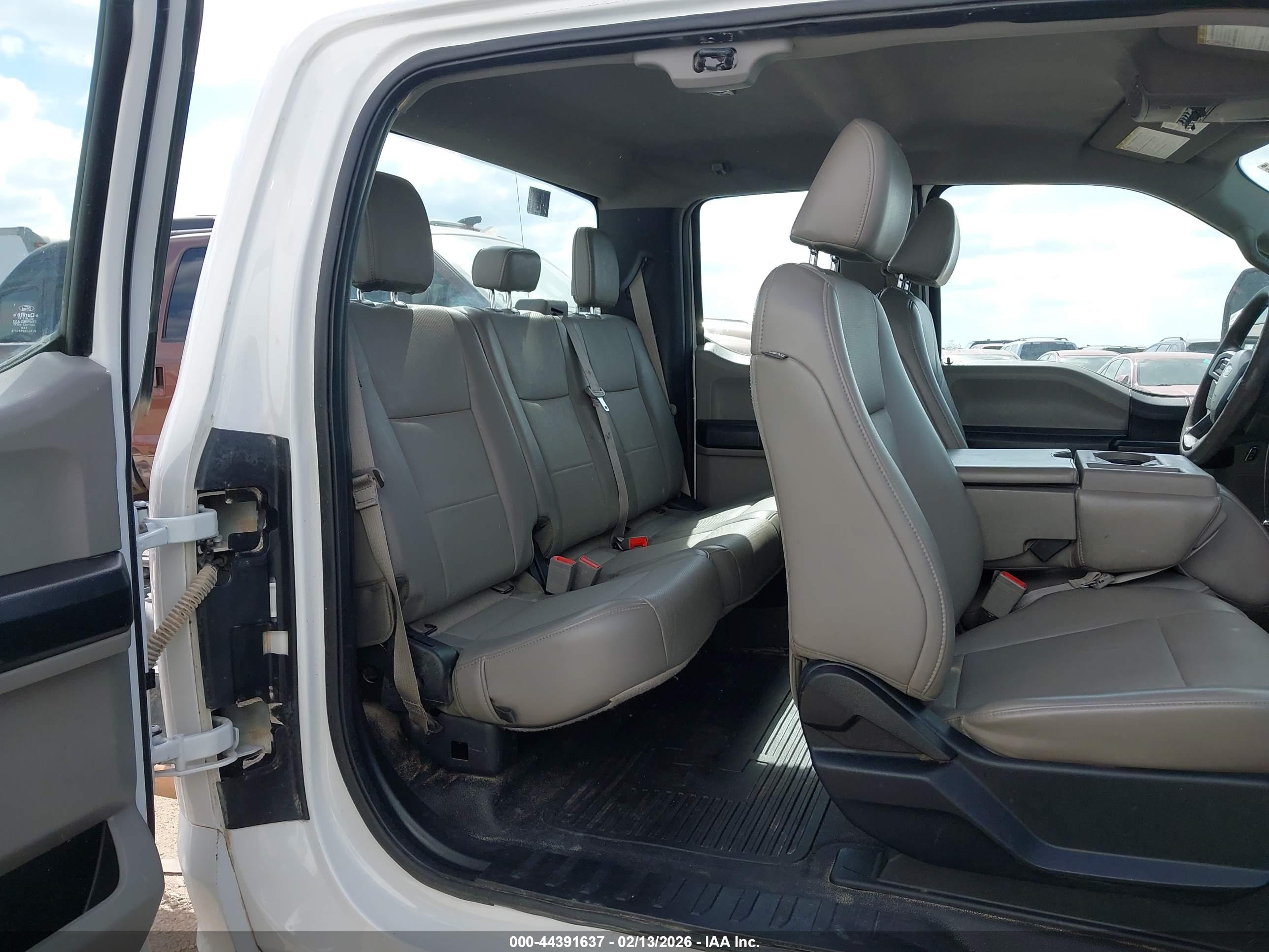 FORD F-550 image 7