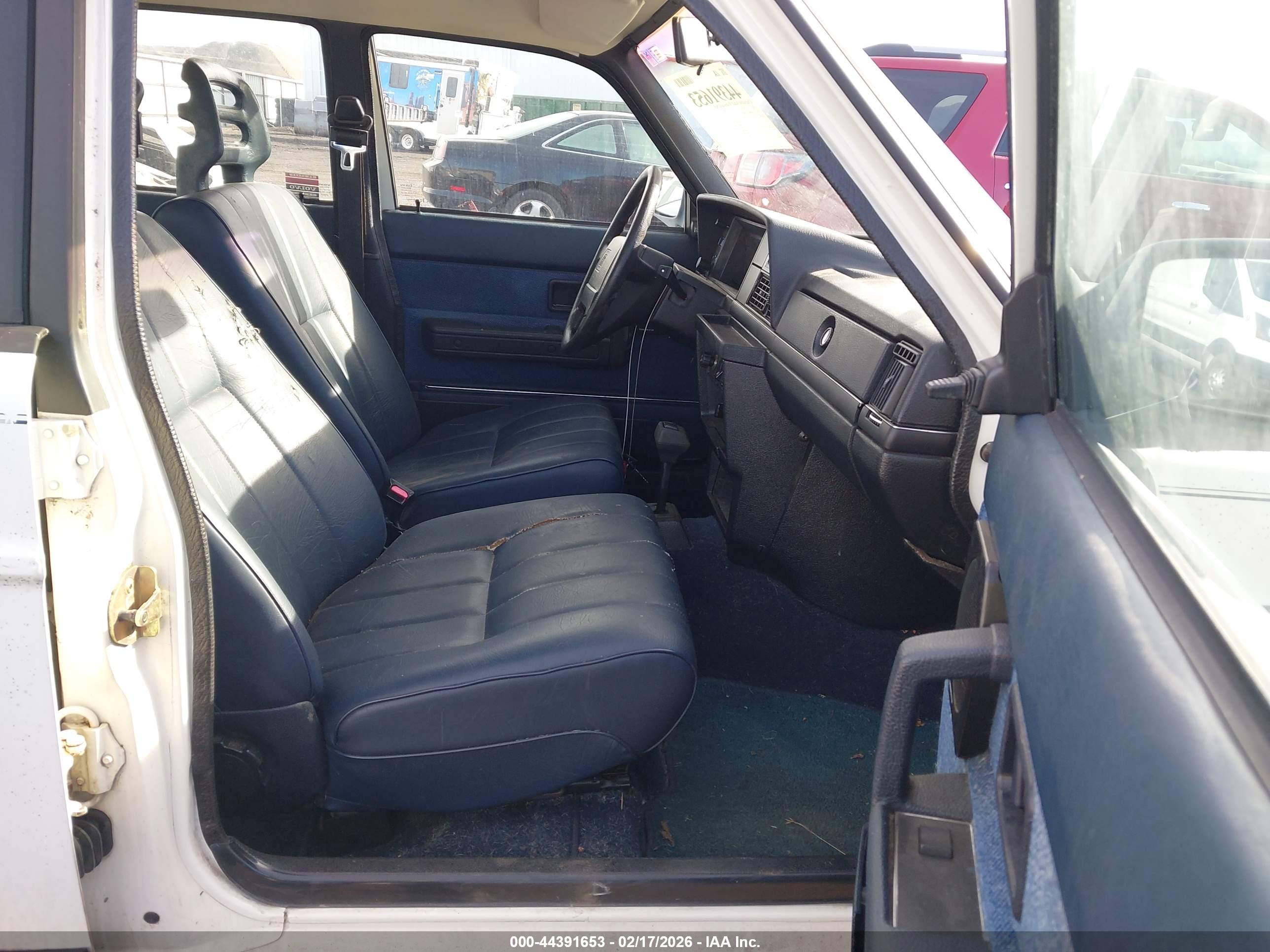 VOLVO 240 image 5