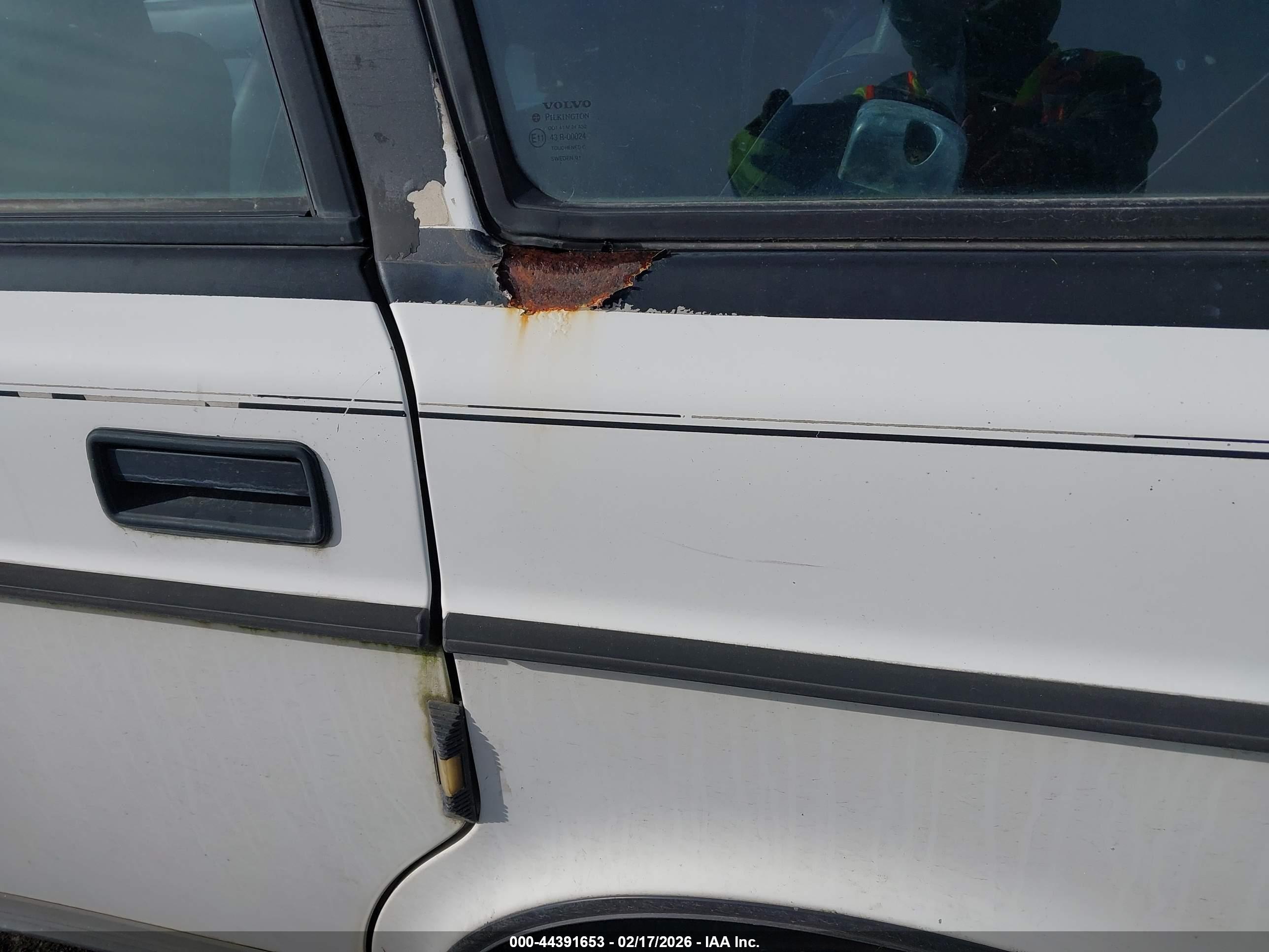 VOLVO 240 image 6