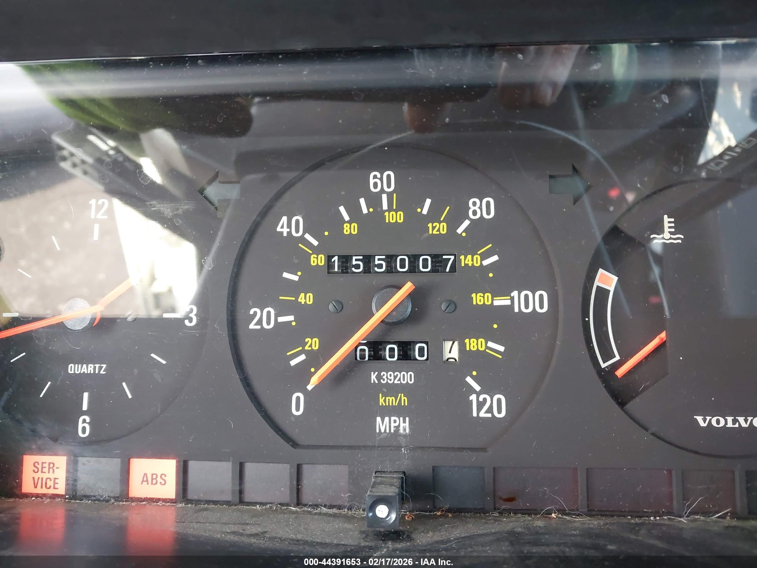 VOLVO 240 image 7