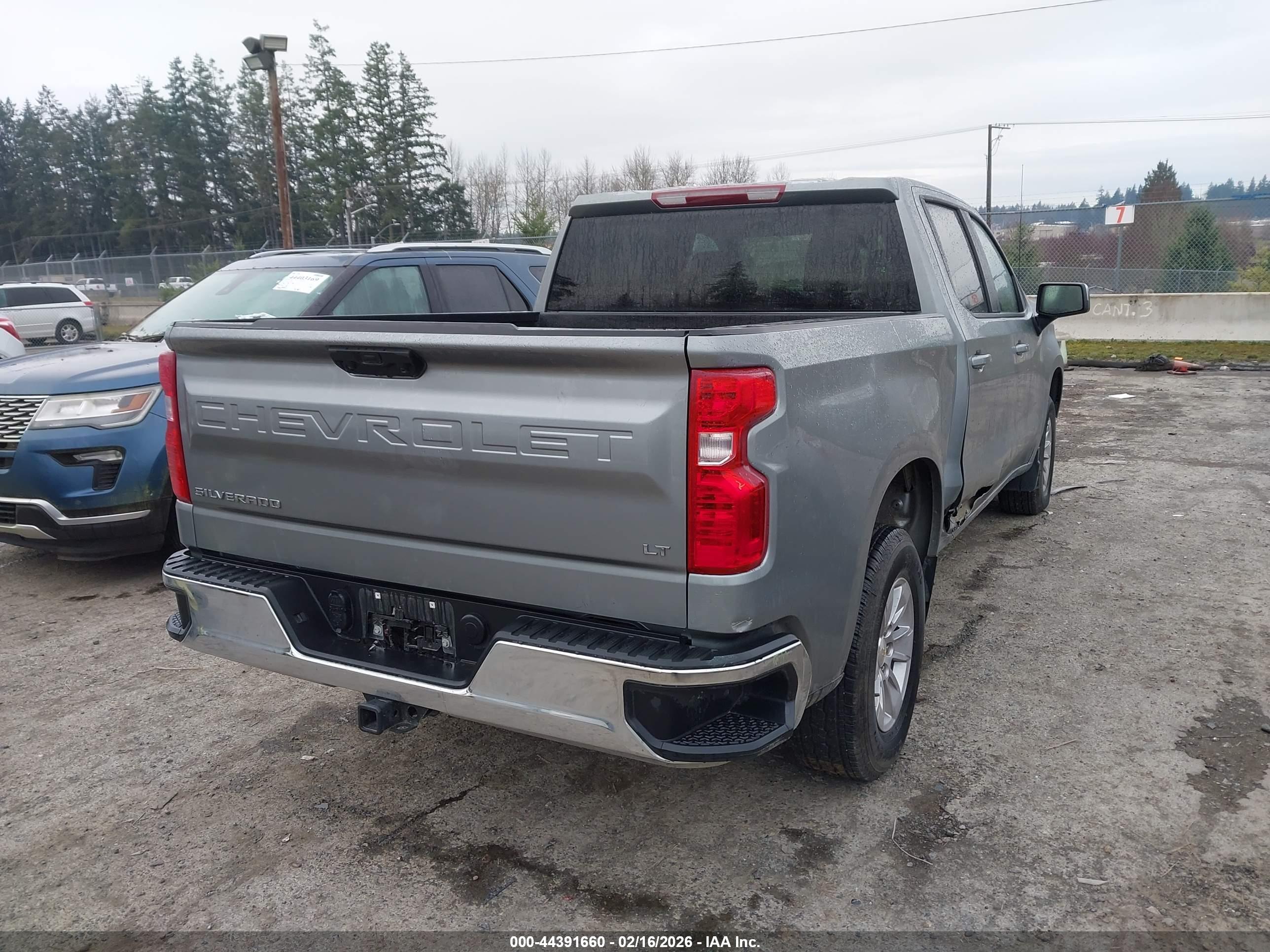 CHEVROLET SILVERADO image 4