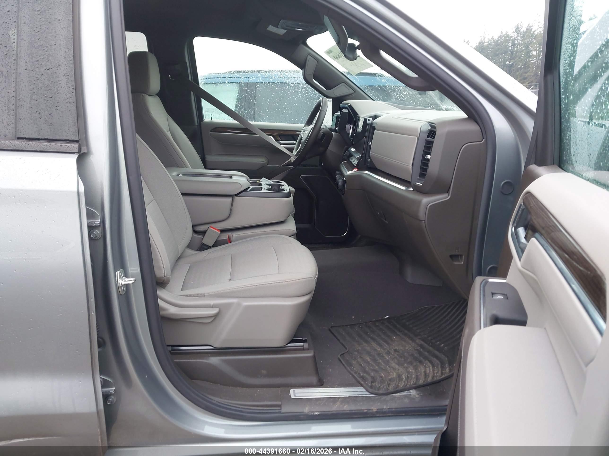 CHEVROLET SILVERADO image 5