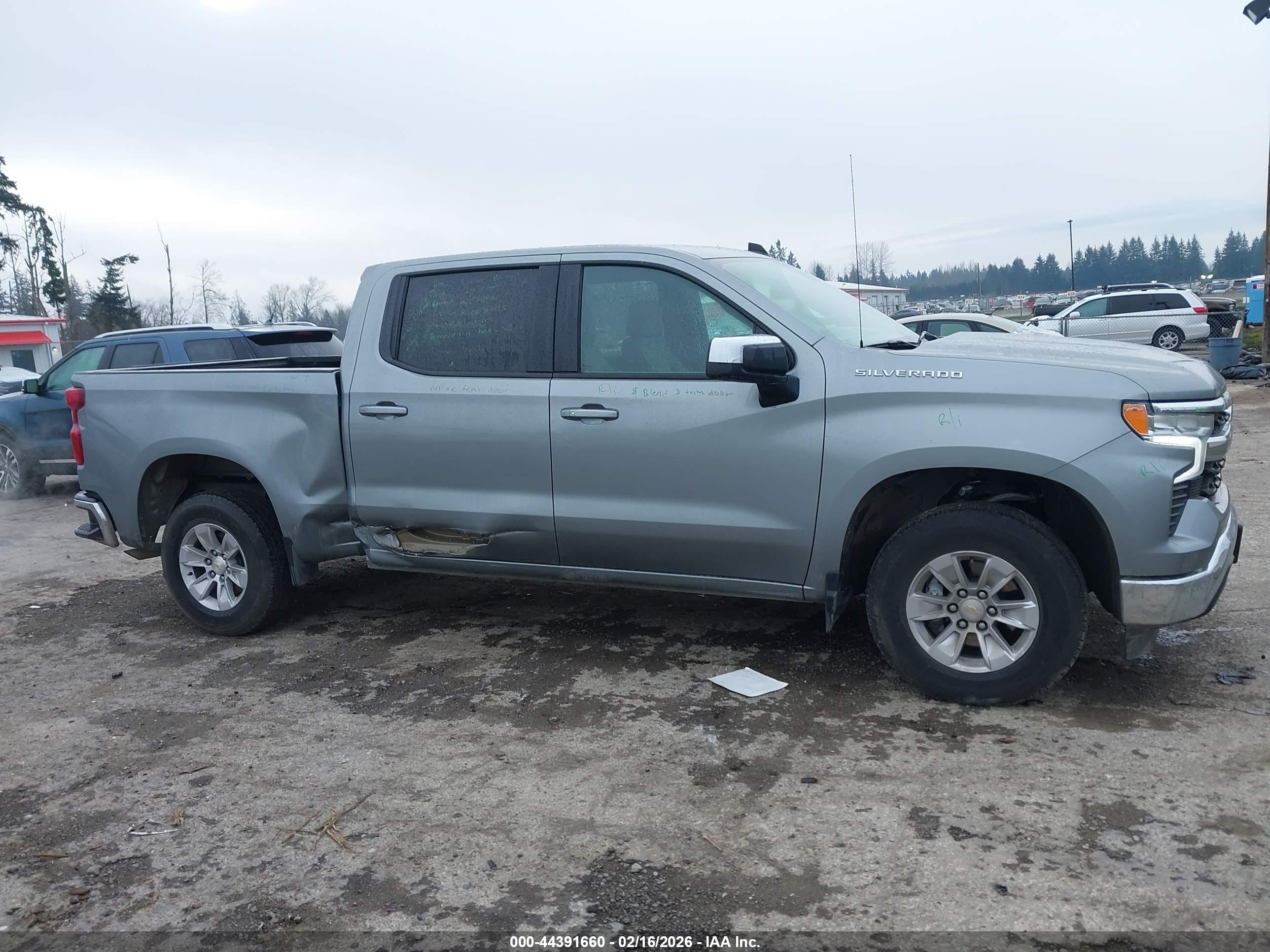 CHEVROLET SILVERADO image 6