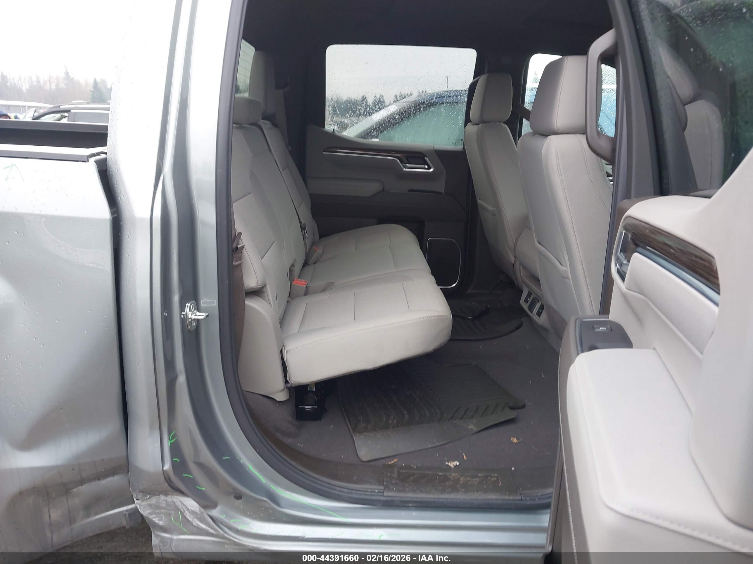 CHEVROLET SILVERADO image 8