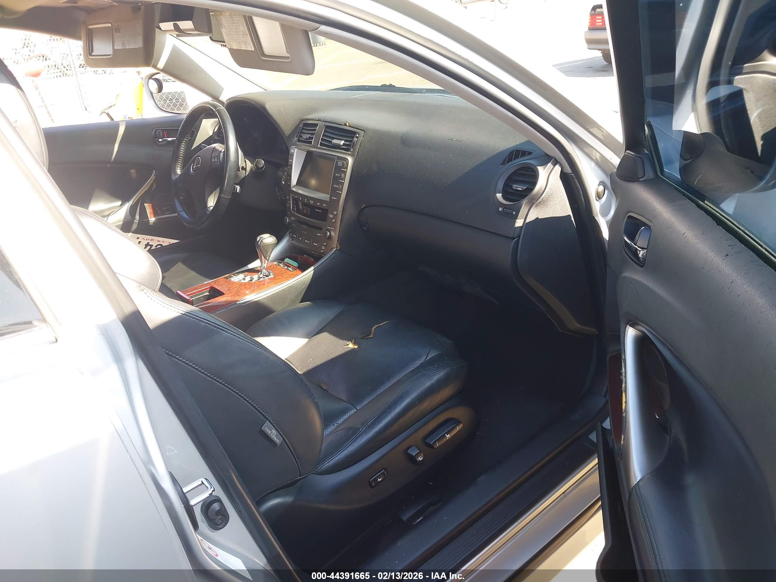 LEXUS IS image 5